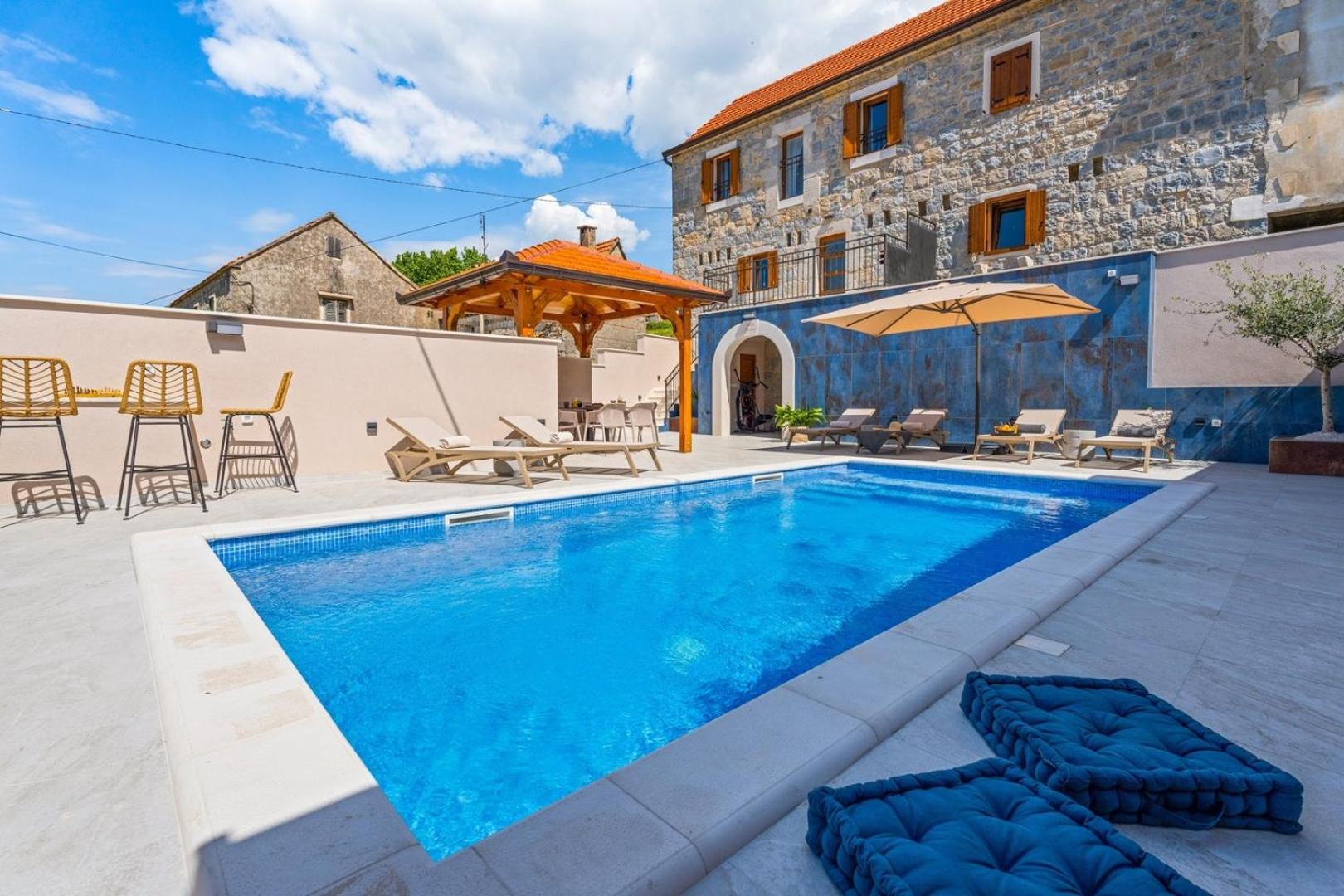 Charming Villa Perina with private heated pool