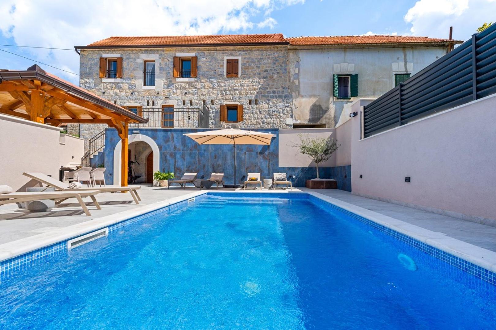 Charming Villa Perina with private heated pool