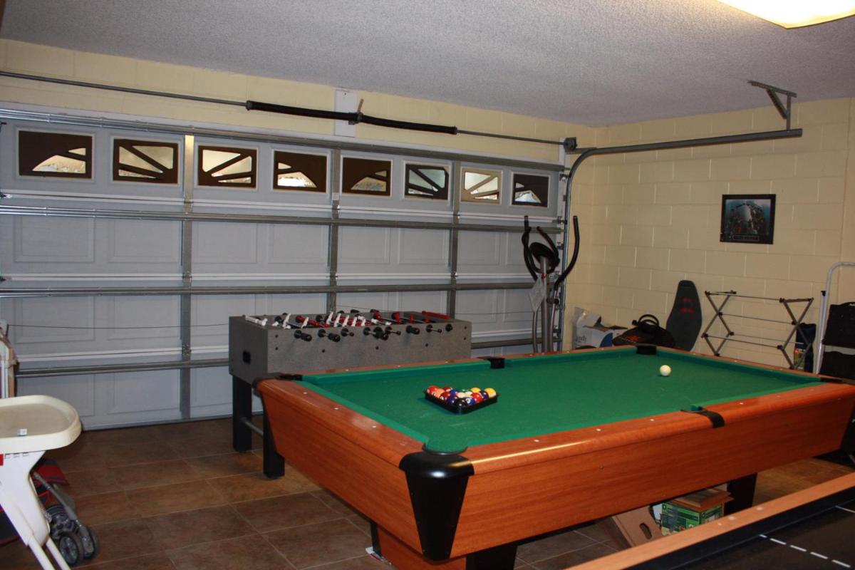 Groves Four Bedroom Pool Home And Spa