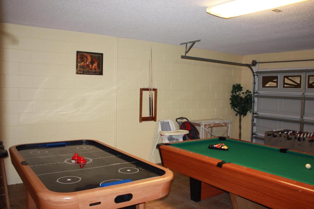 Groves Four Bedroom Pool Home And Spa