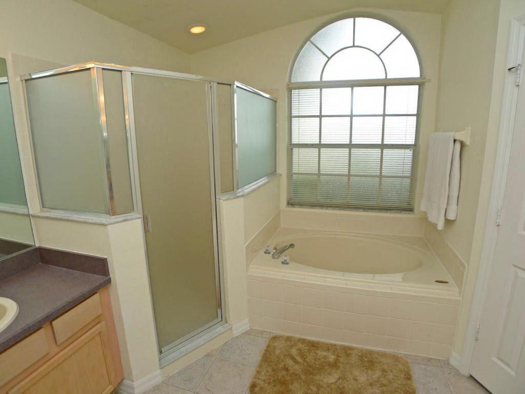 Groves Four Bedroom Pool Home And Spa