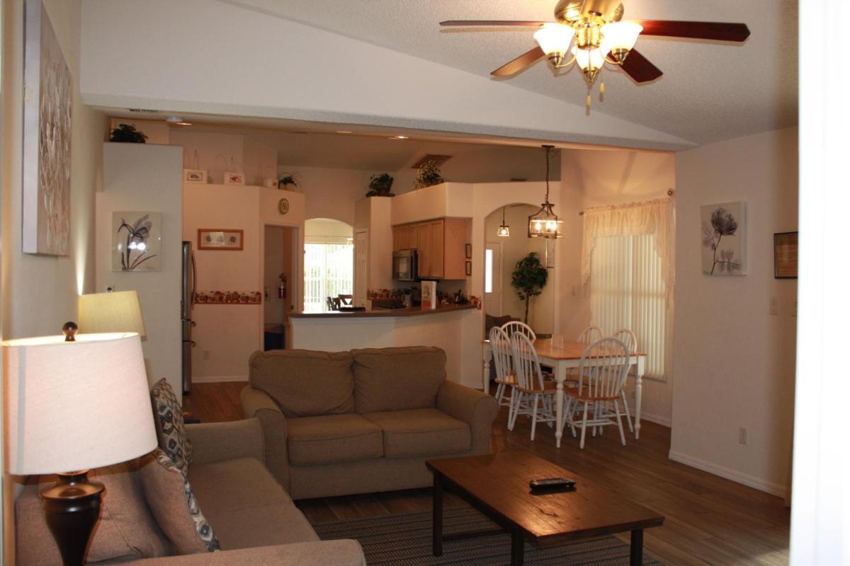 Groves Four Bedroom Pool Home And Spa