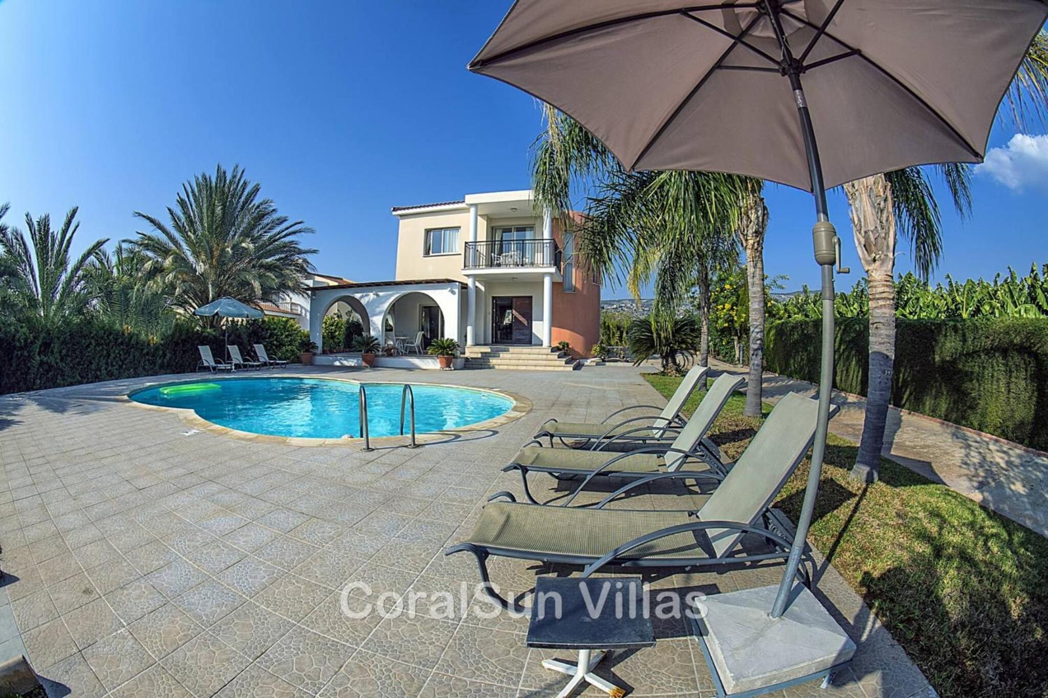 Amazing Pool, Complete Privacy, Amenities and Beach nearby