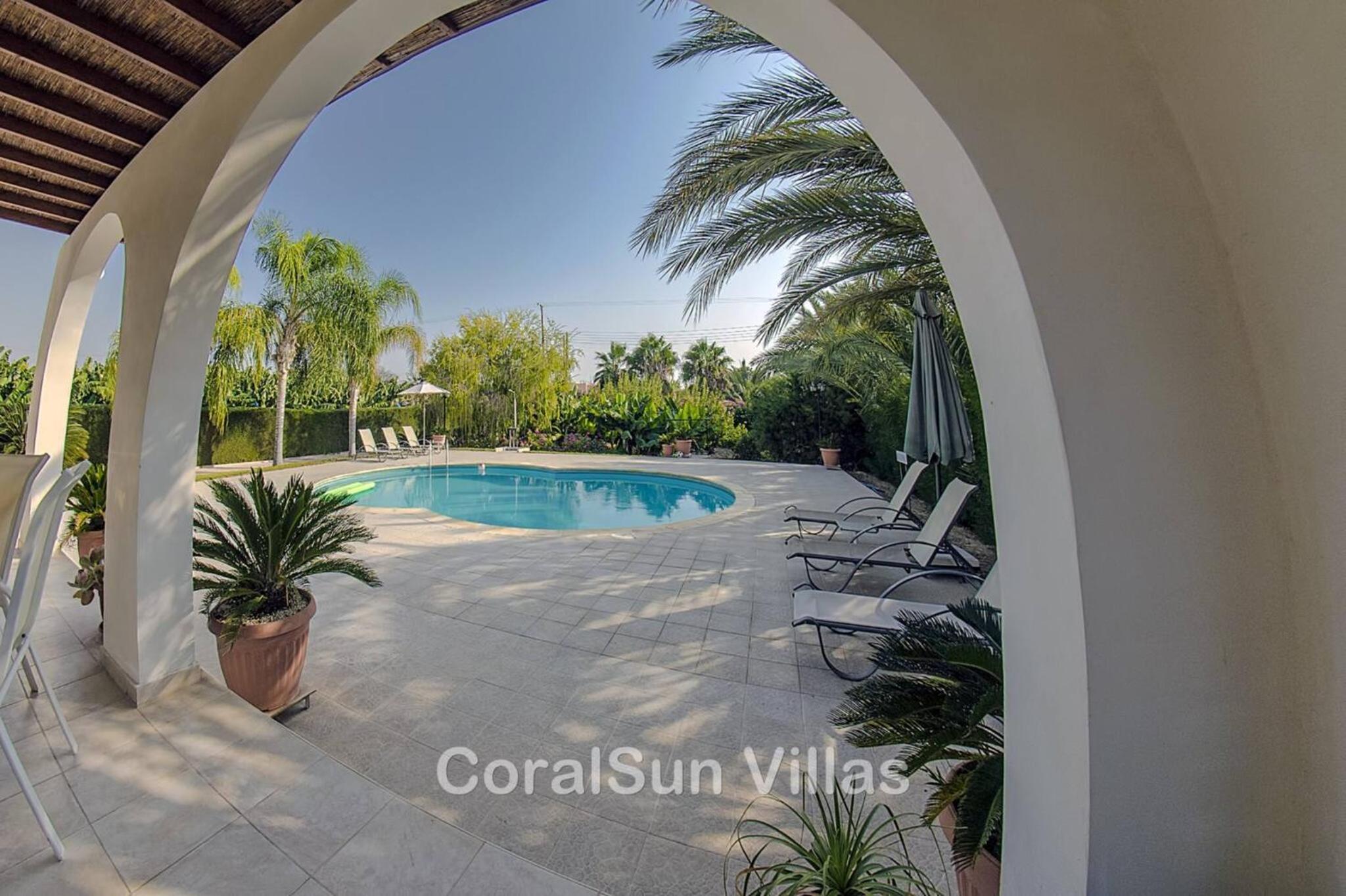 Amazing Pool, Complete Privacy, Amenities and Beach nearby