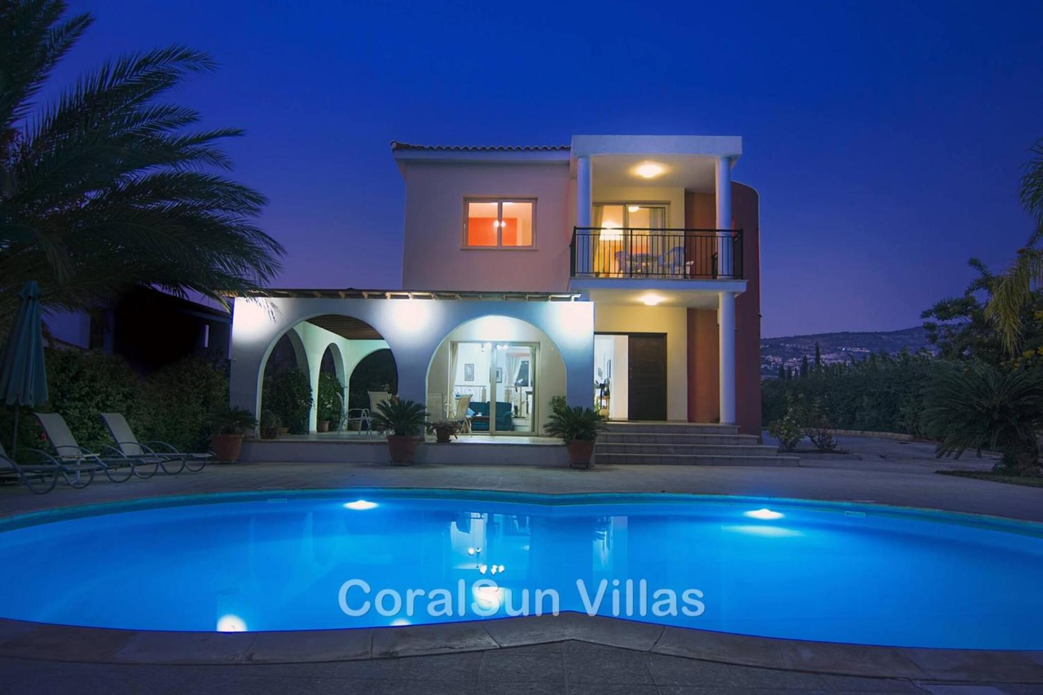 Amazing Pool, Complete Privacy, Amenities and Beach nearby