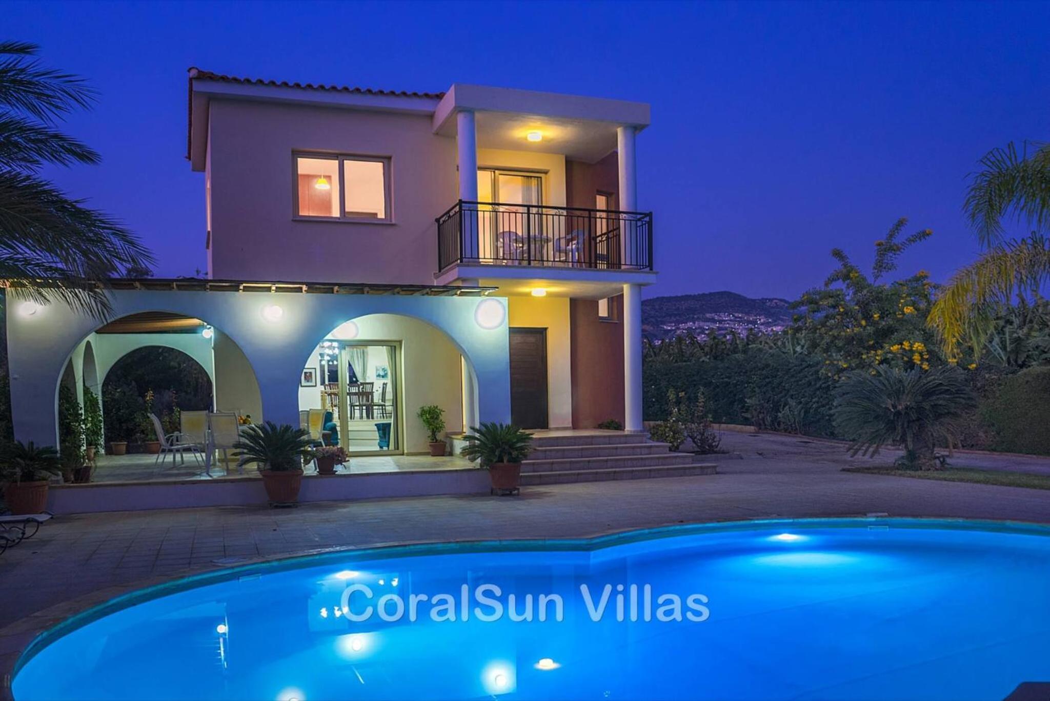 Amazing Pool, Complete Privacy, Amenities and Beach nearby