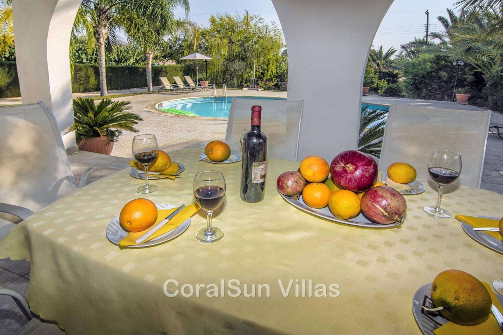 Amazing Pool, Complete Privacy, Amenities and Beach nearby