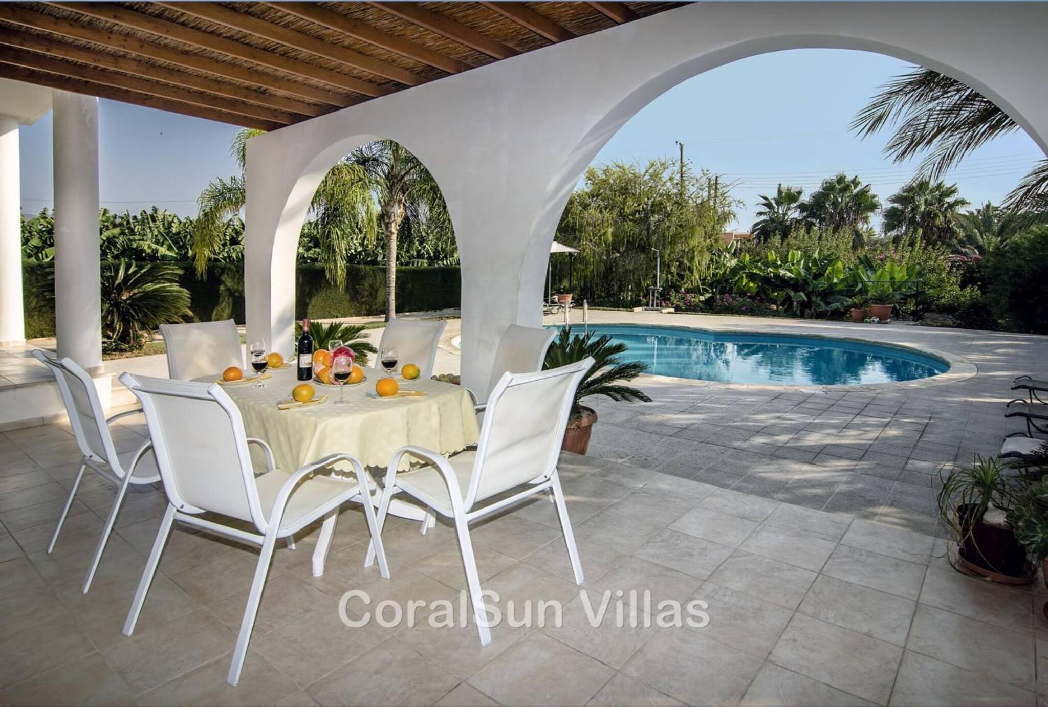 Amazing Pool, Complete Privacy, Amenities and Beach nearby