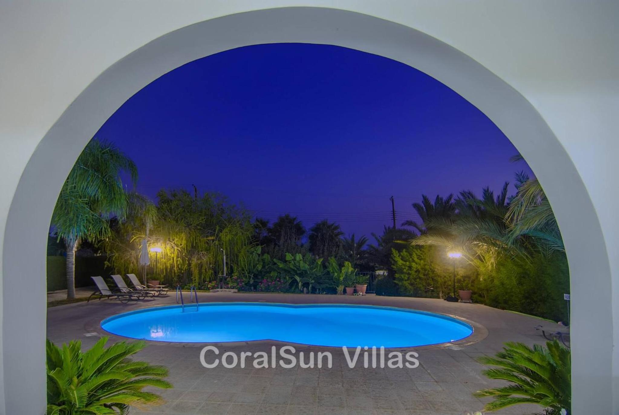 Amazing Pool, Complete Privacy, Amenities and Beach nearby