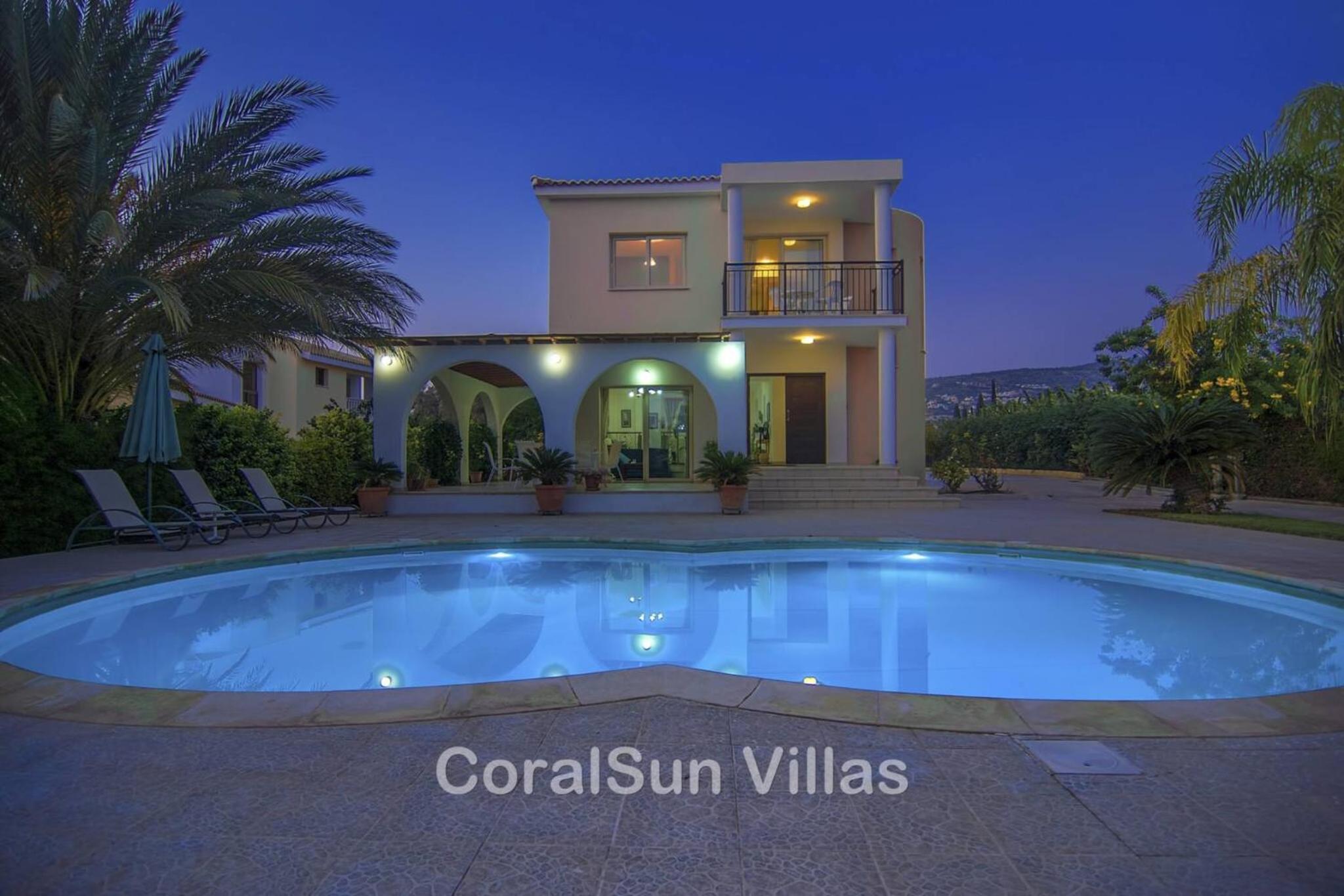 Amazing Pool, Complete Privacy, Amenities and Beach nearby