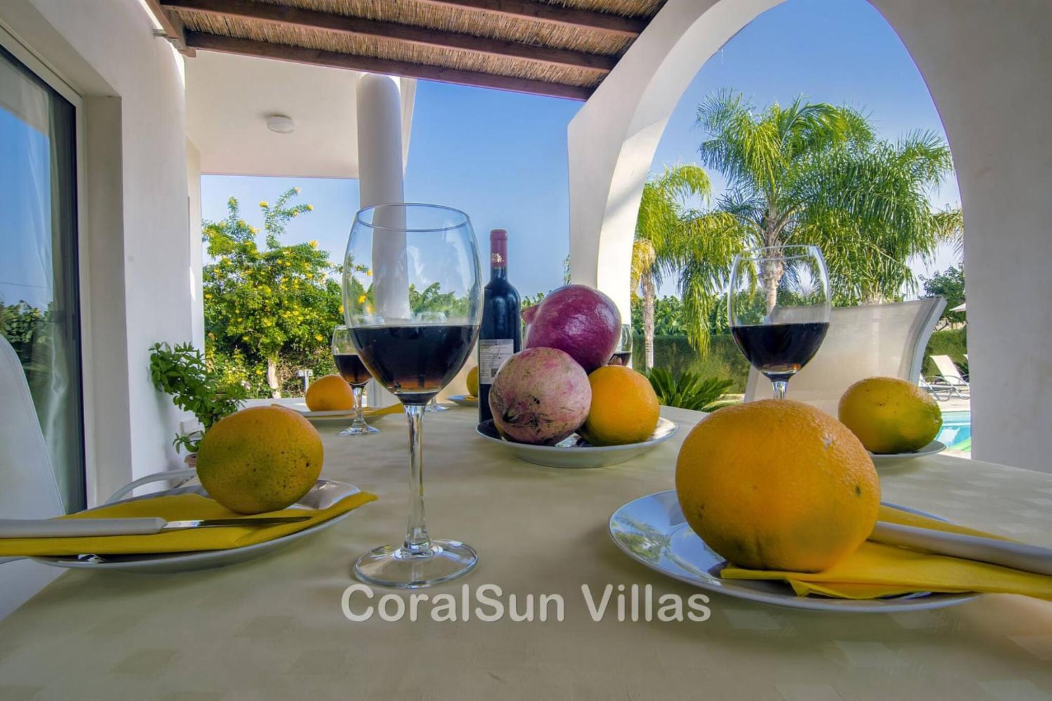 Amazing Pool, Complete Privacy, Amenities and Beach nearby