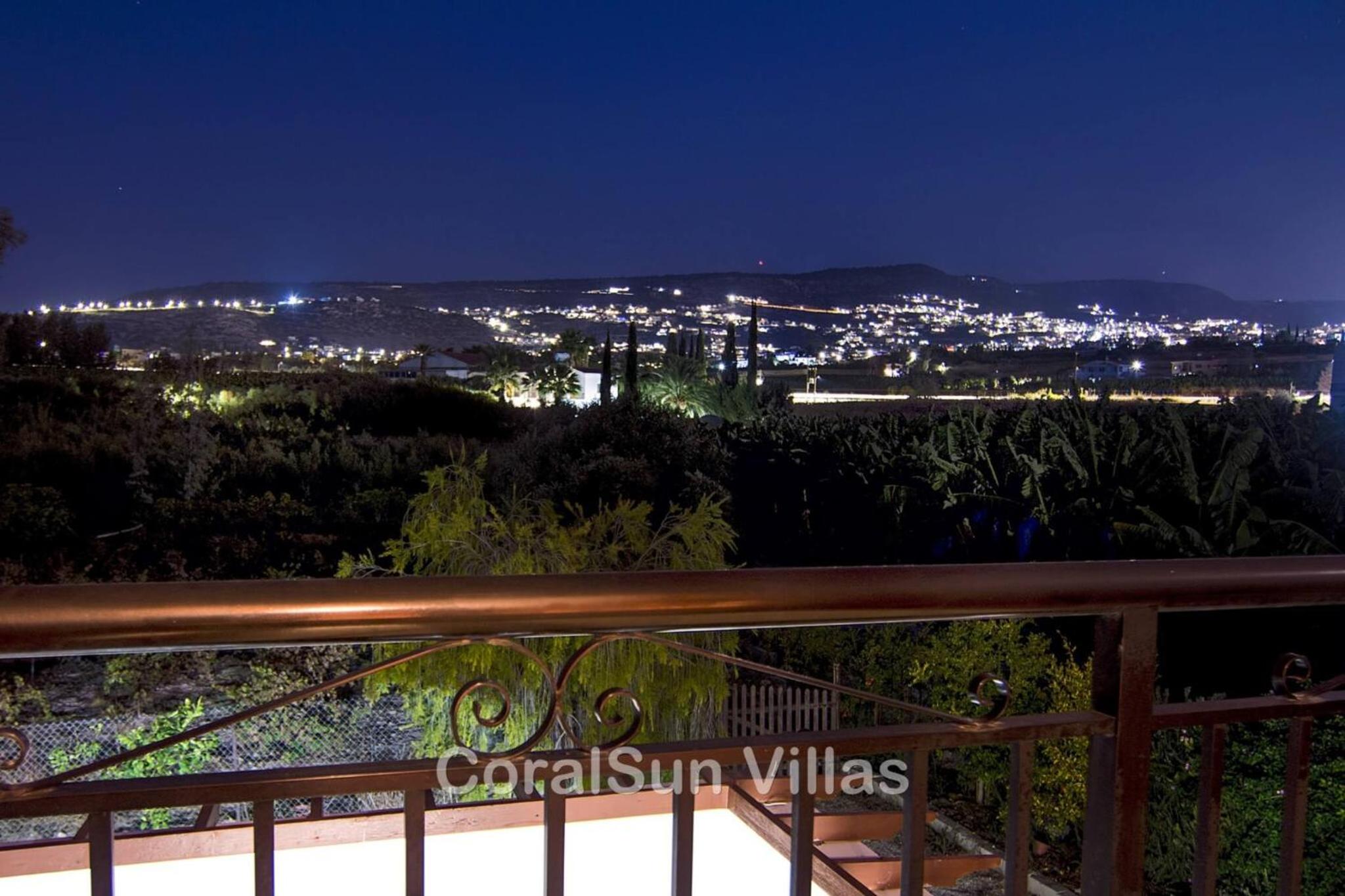 Amazing Pool, Complete Privacy, Amenities and Beach nearby