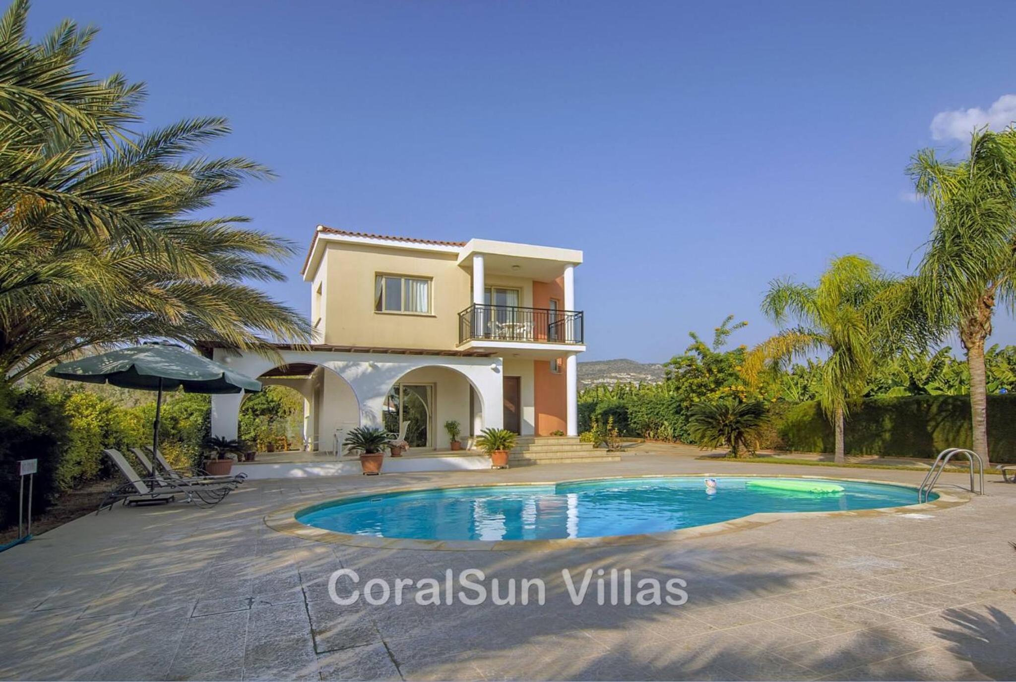 Amazing Pool, Complete Privacy, Amenities and Beach nearby