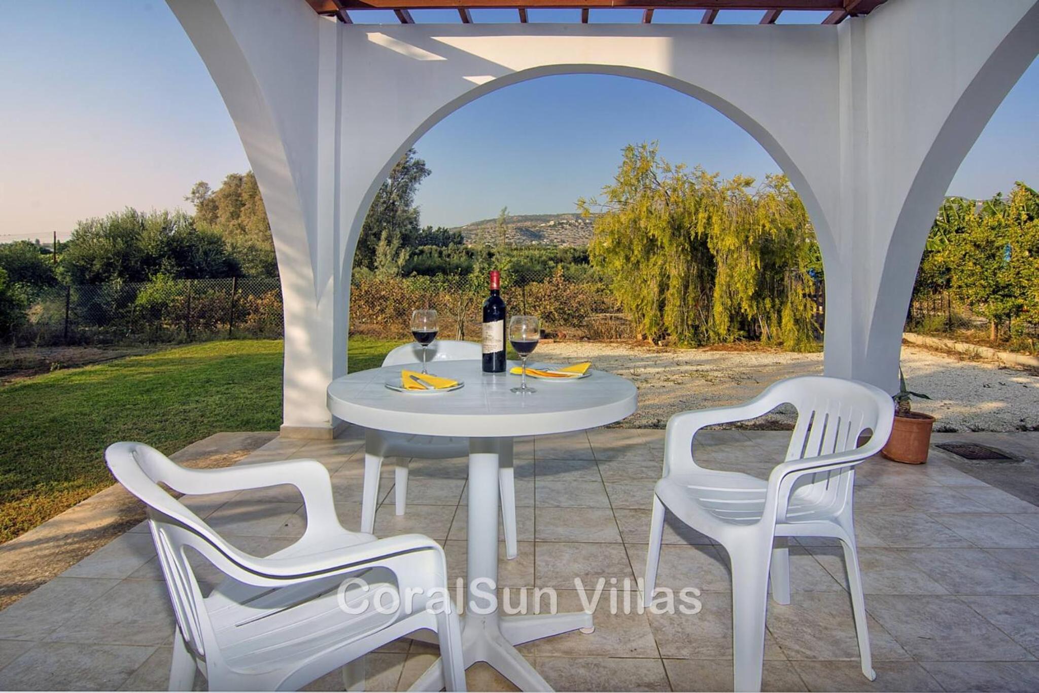 Amazing Pool, Complete Privacy, Amenities and Beach nearby