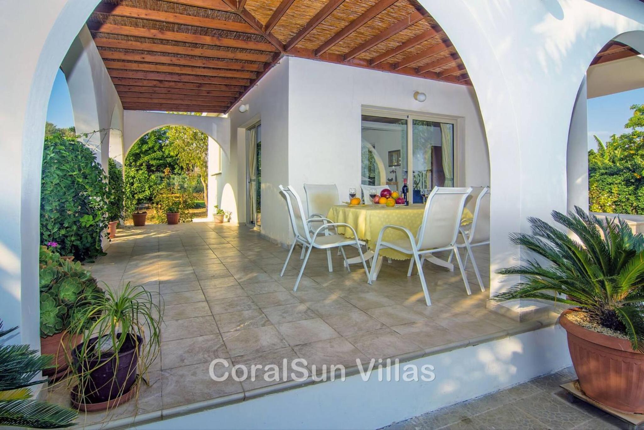Amazing Pool, Complete Privacy, Amenities and Beach nearby