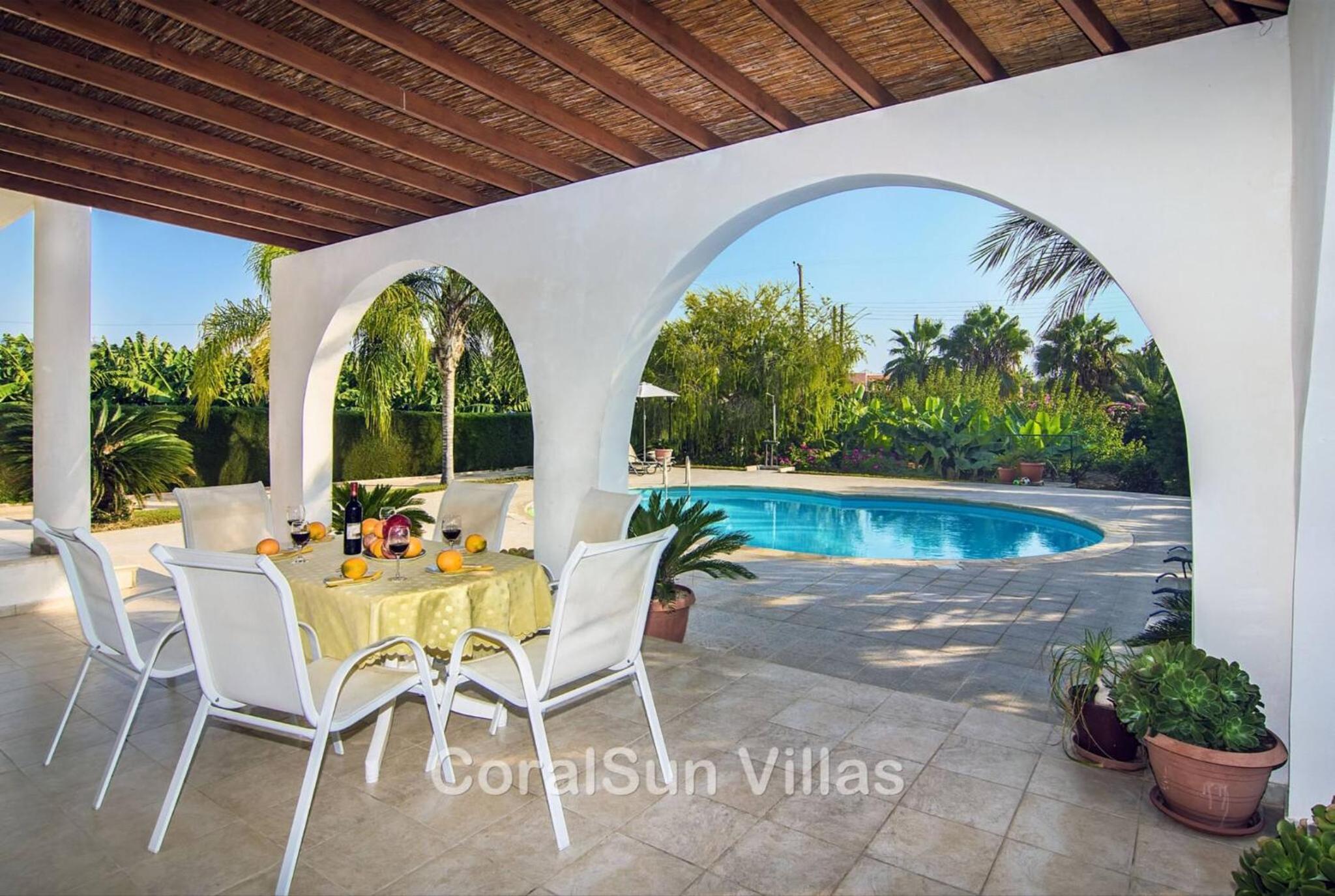 Amazing Pool, Complete Privacy, Amenities and Beach nearby