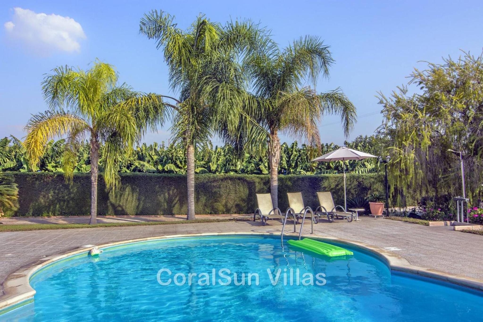 Amazing Pool, Complete Privacy, Amenities and Beach nearby