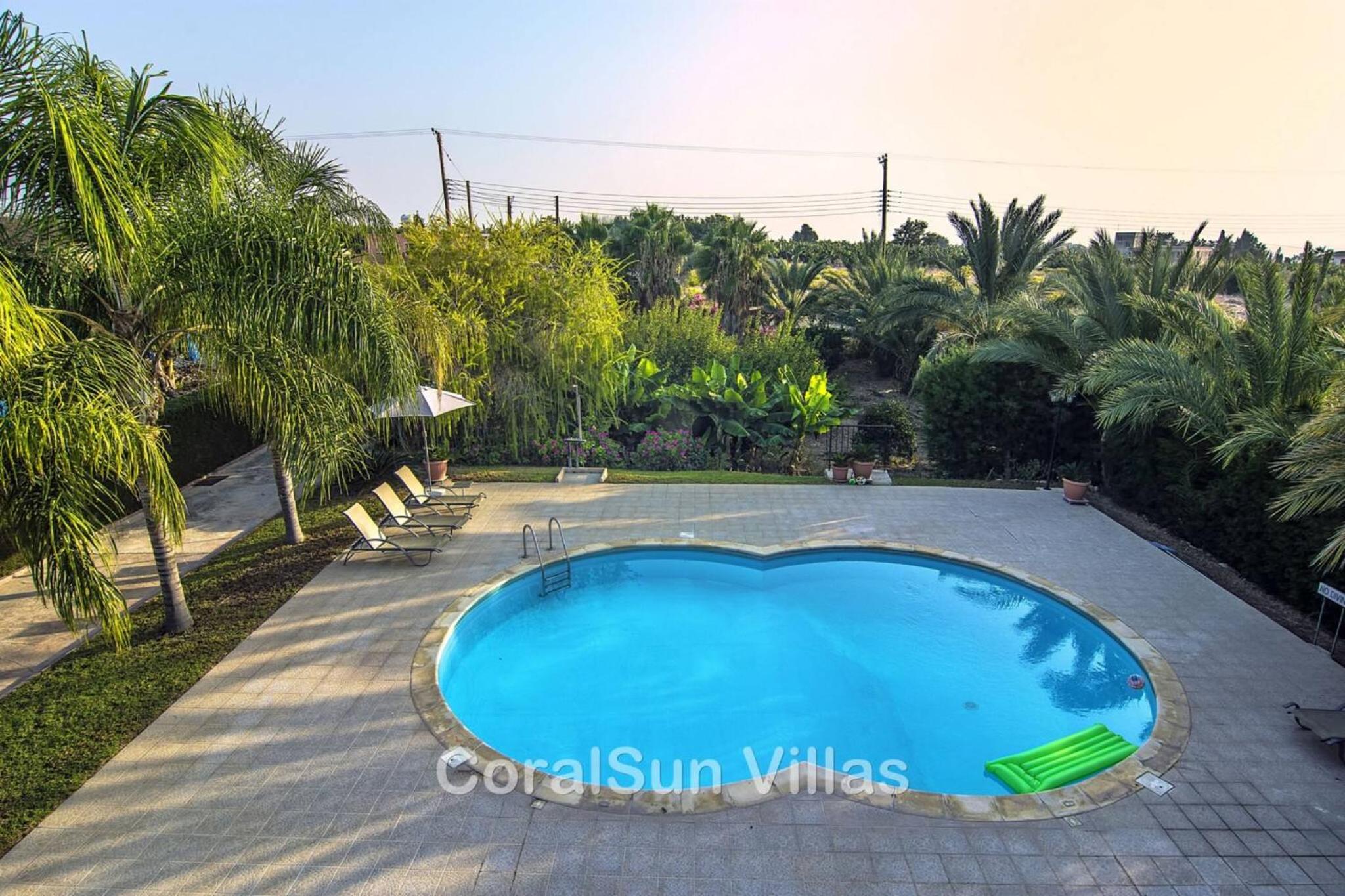 Amazing Pool, Complete Privacy, Amenities and Beach nearby