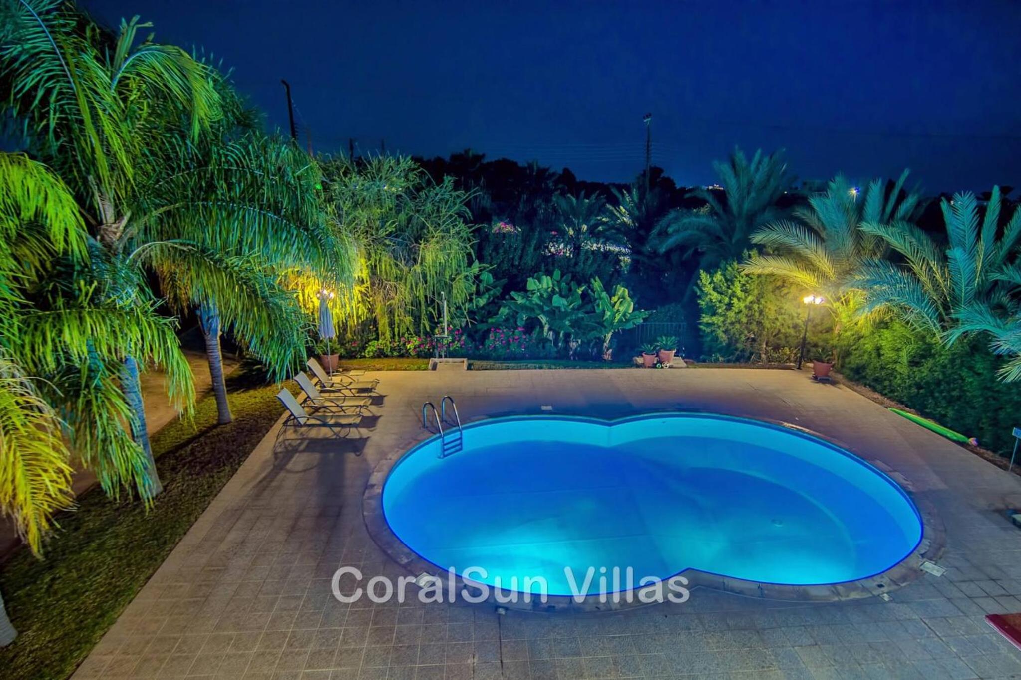 Amazing Pool, Complete Privacy, Amenities and Beach nearby
