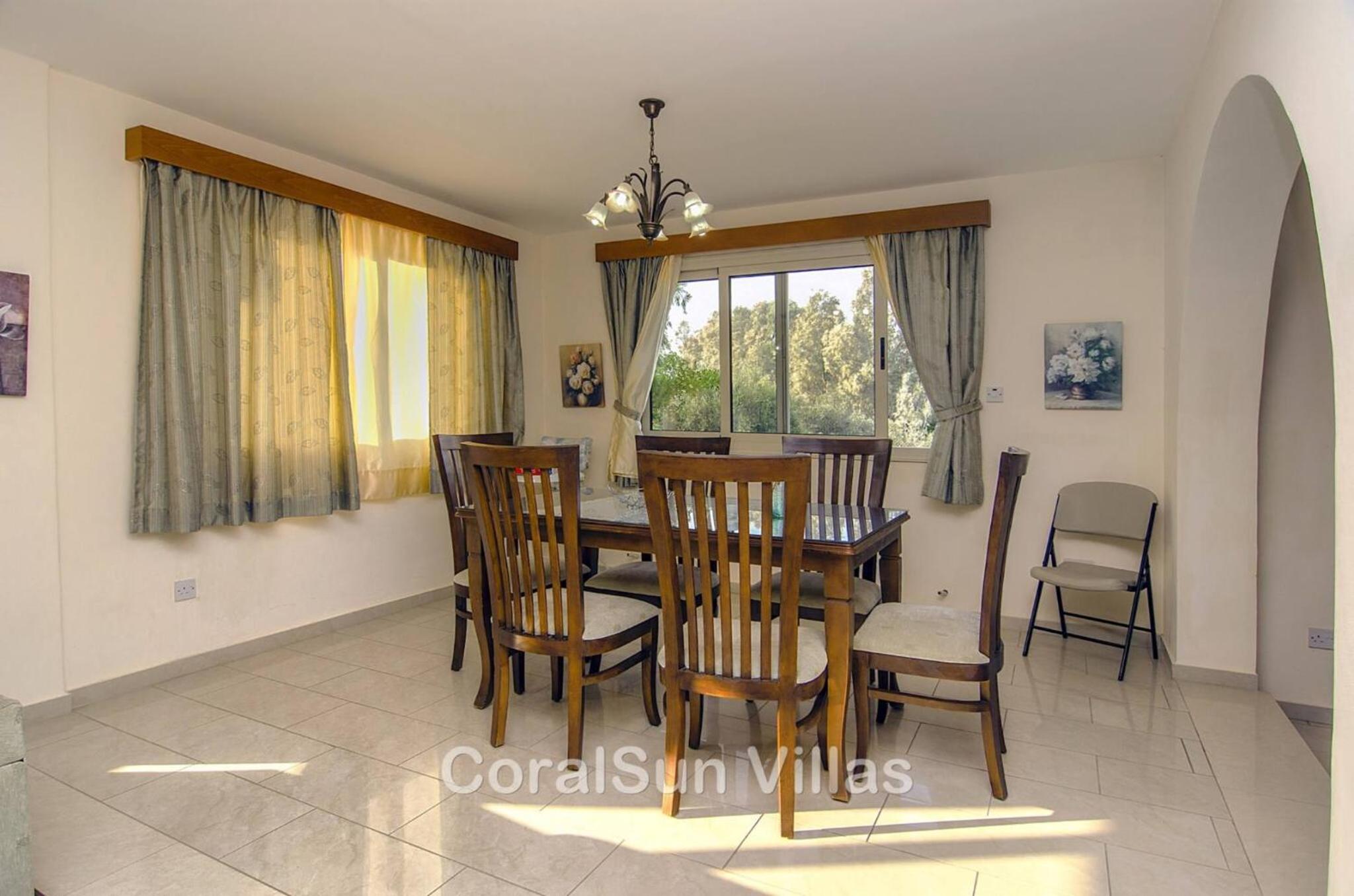 Amazing Pool, Complete Privacy, Amenities and Beach nearby