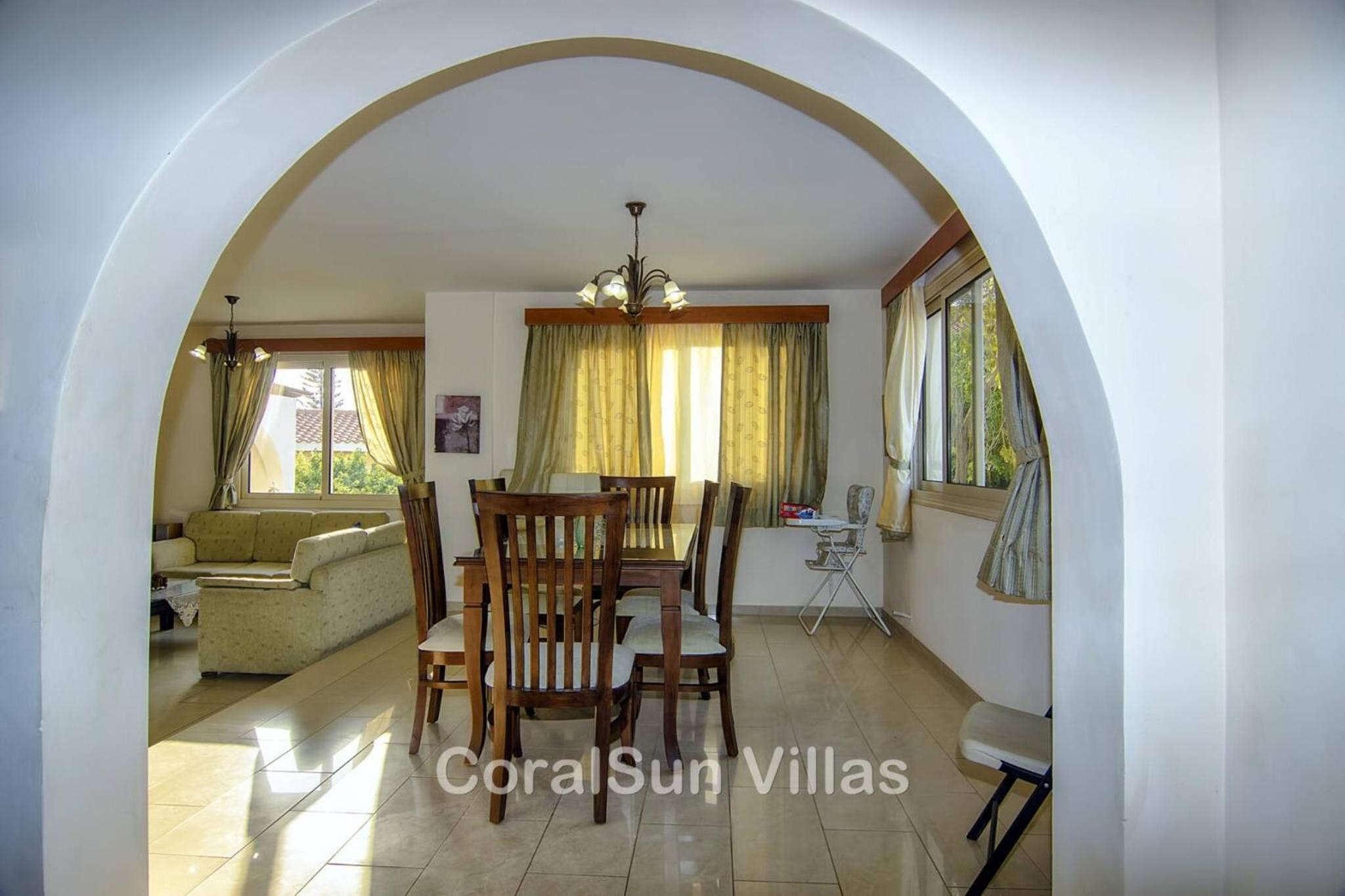 Amazing Pool, Complete Privacy, Amenities and Beach nearby