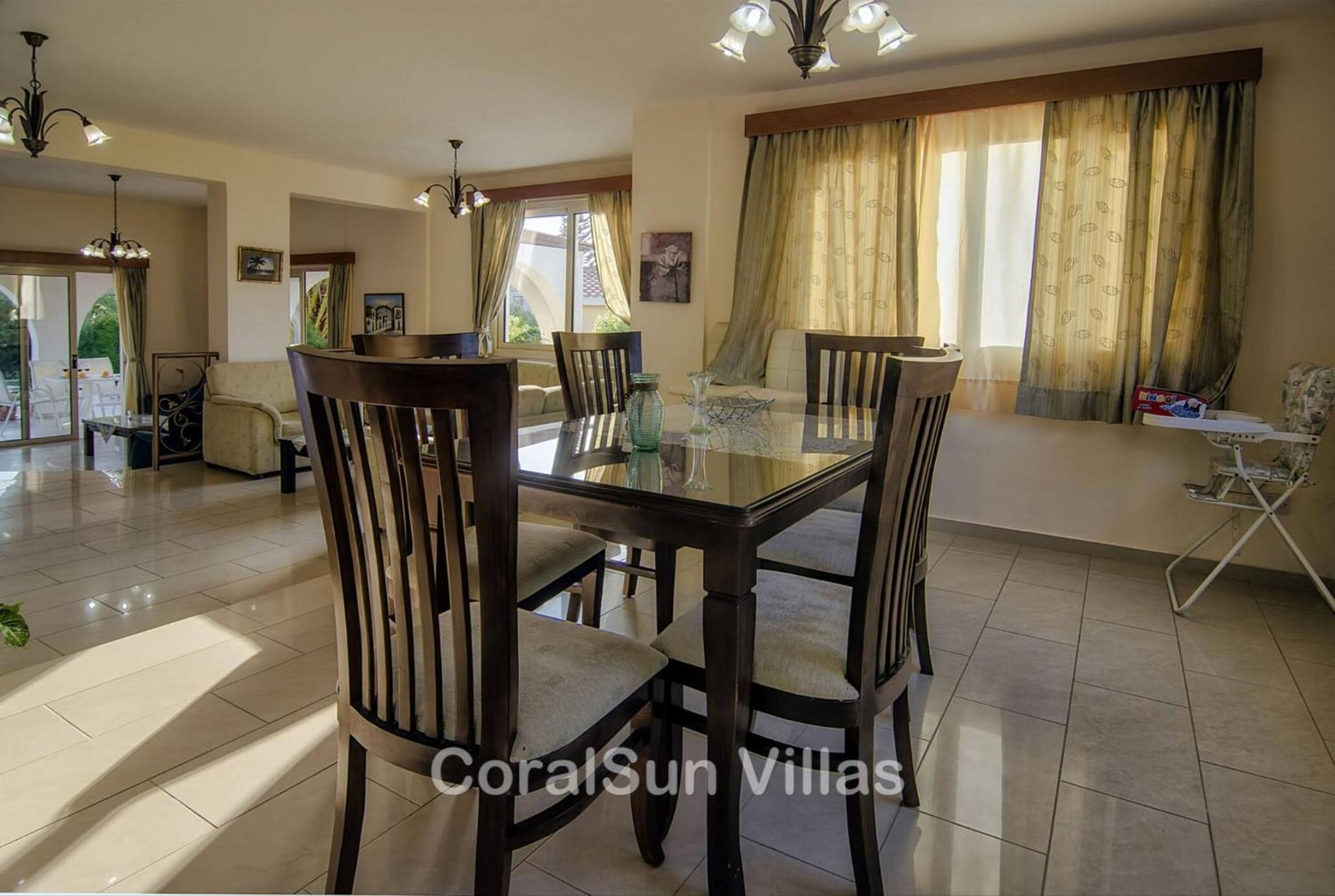 Amazing Pool, Complete Privacy, Amenities and Beach nearby
