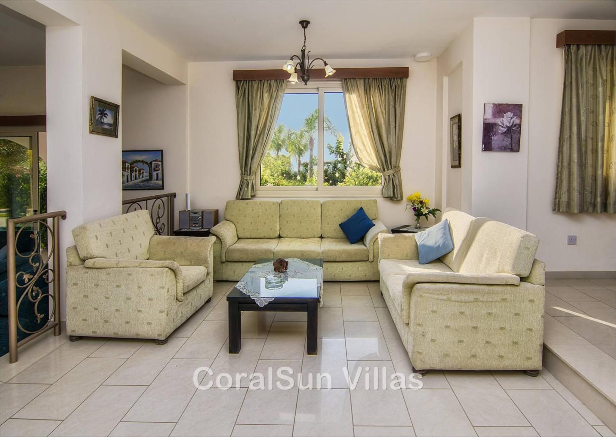 Amazing Pool, Complete Privacy, Amenities and Beach nearby