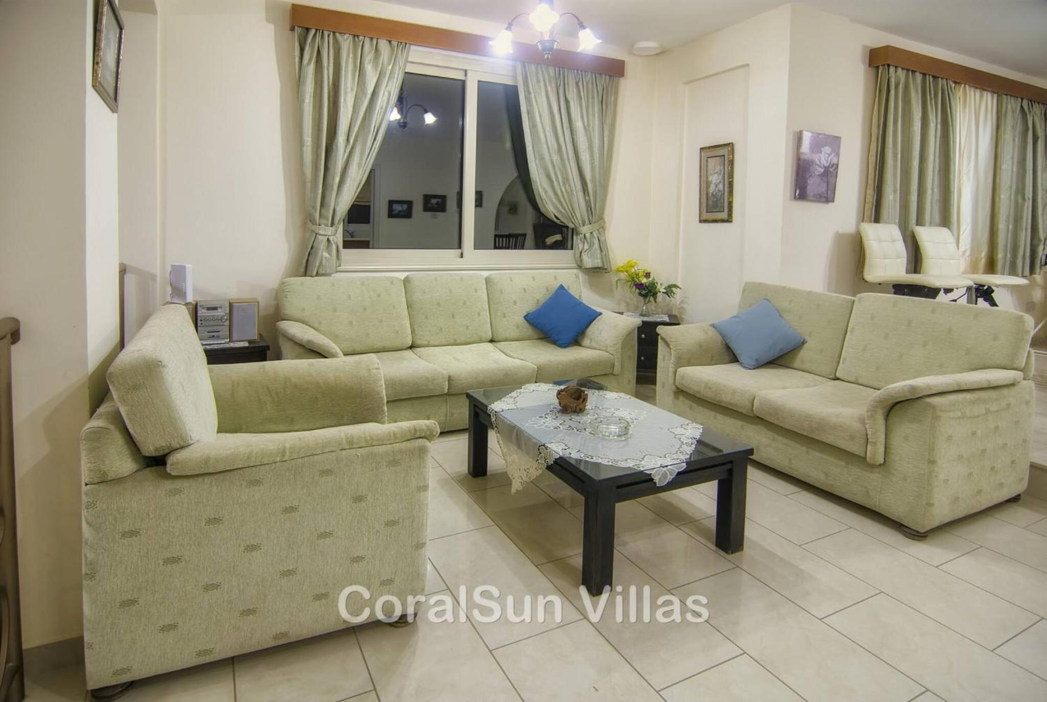Amazing Pool, Complete Privacy, Amenities and Beach nearby
