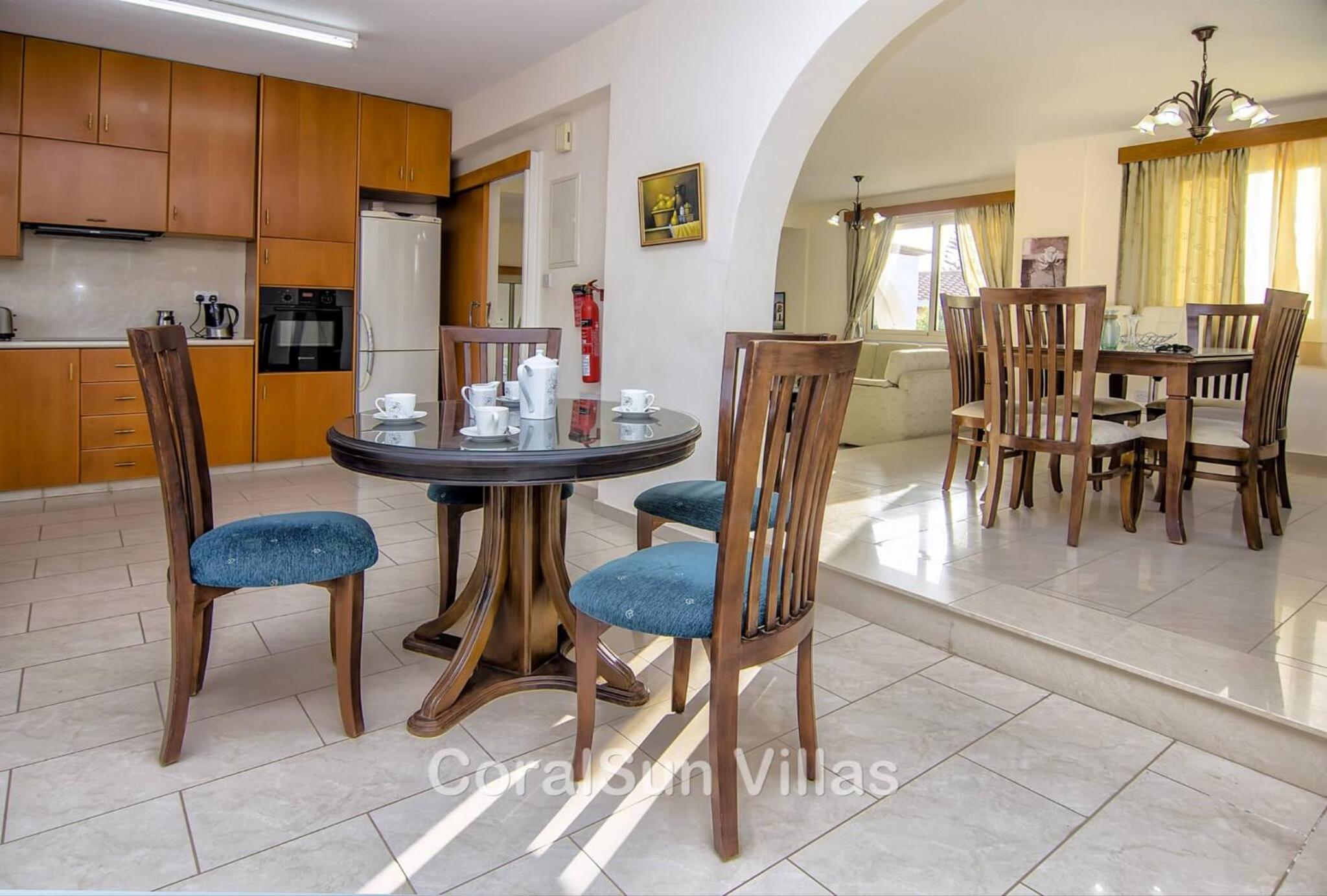 Amazing Pool, Complete Privacy, Amenities and Beach nearby