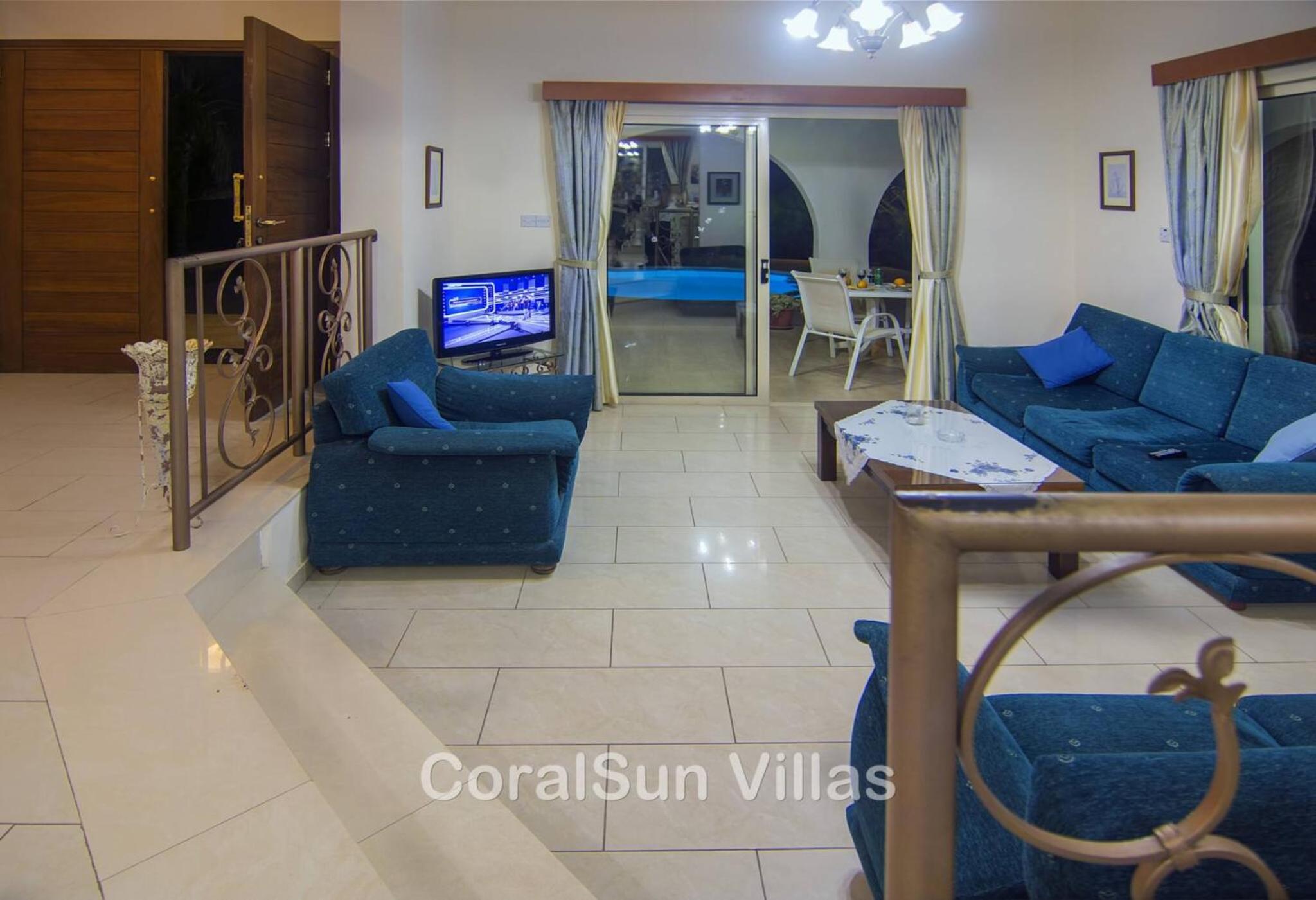 Amazing Pool, Complete Privacy, Amenities and Beach nearby