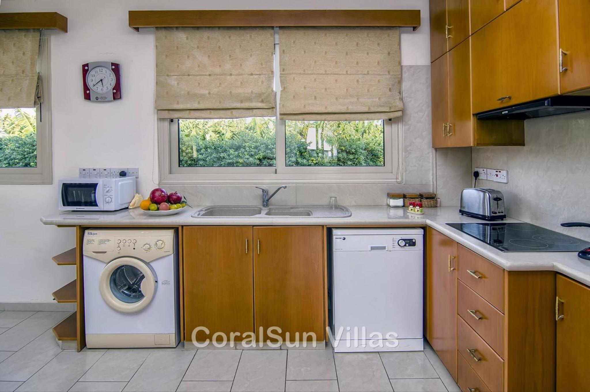 Amazing Pool, Complete Privacy, Amenities and Beach nearby