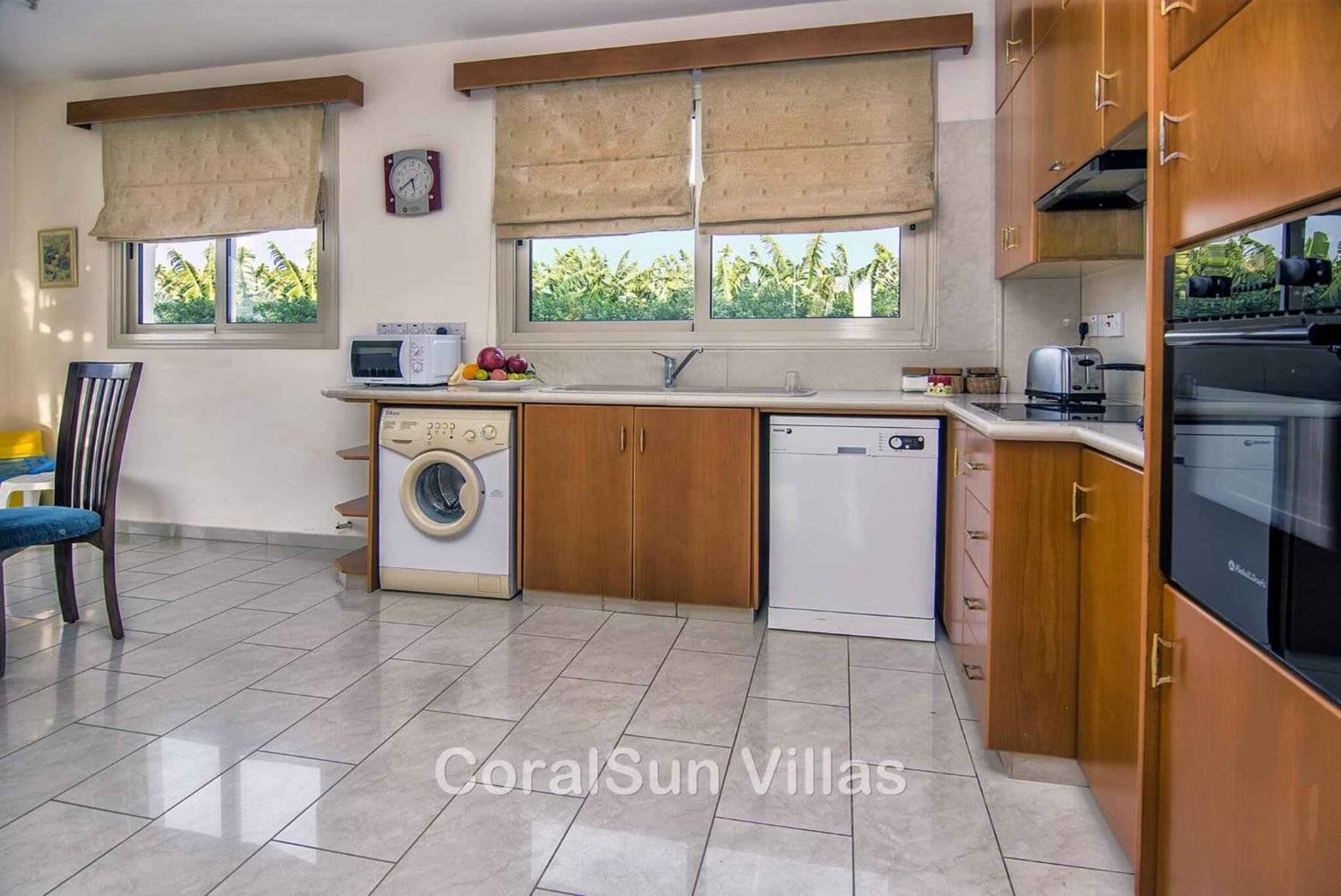 Amazing Pool, Complete Privacy, Amenities and Beach nearby