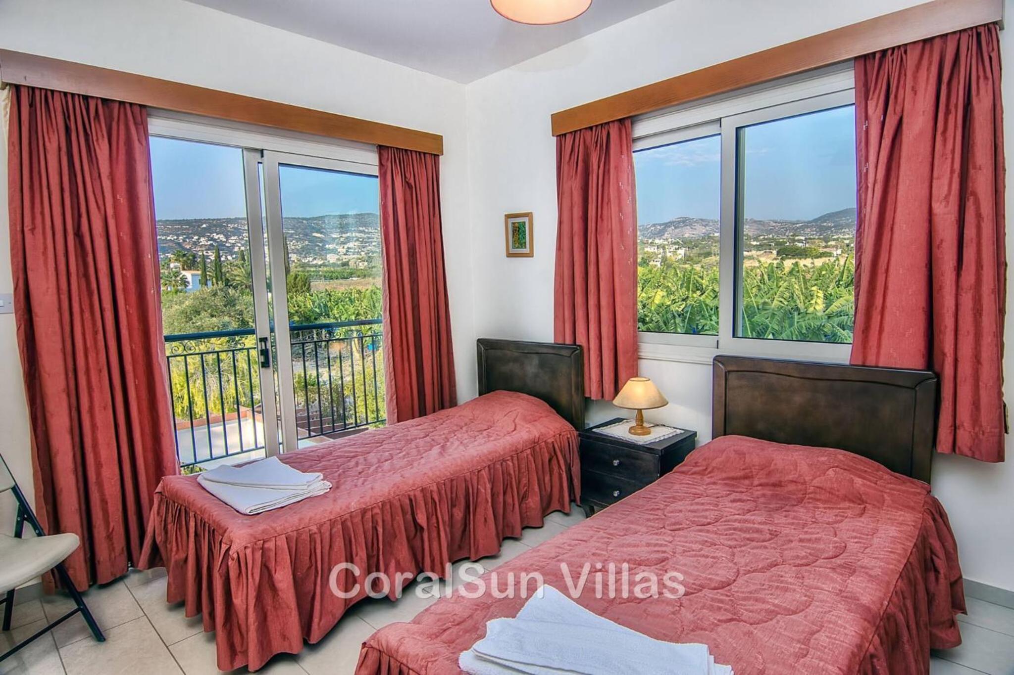Amazing Pool, Complete Privacy, Amenities and Beach nearby