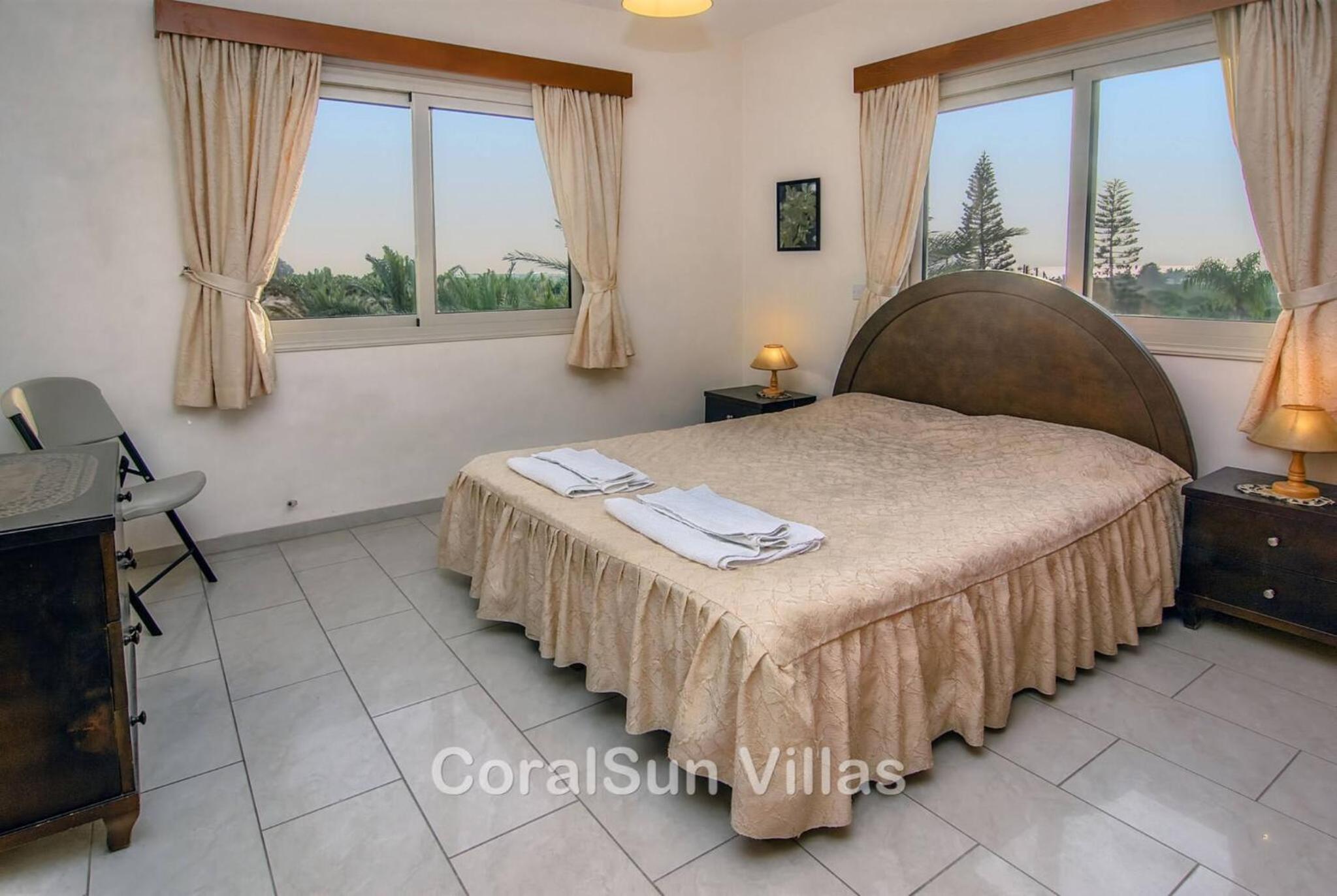 Amazing Pool, Complete Privacy, Amenities and Beach nearby