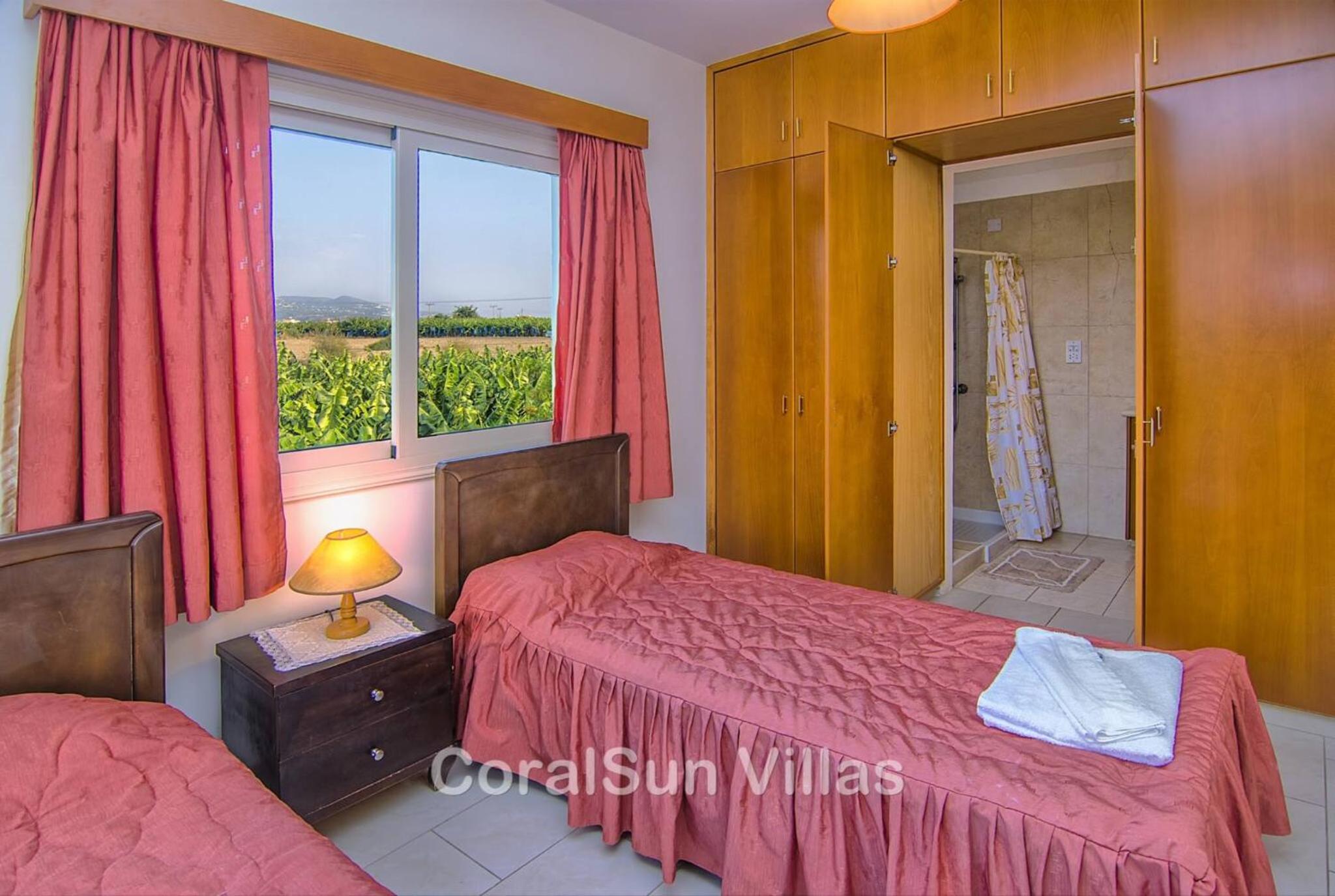 Amazing Pool, Complete Privacy, Amenities and Beach nearby