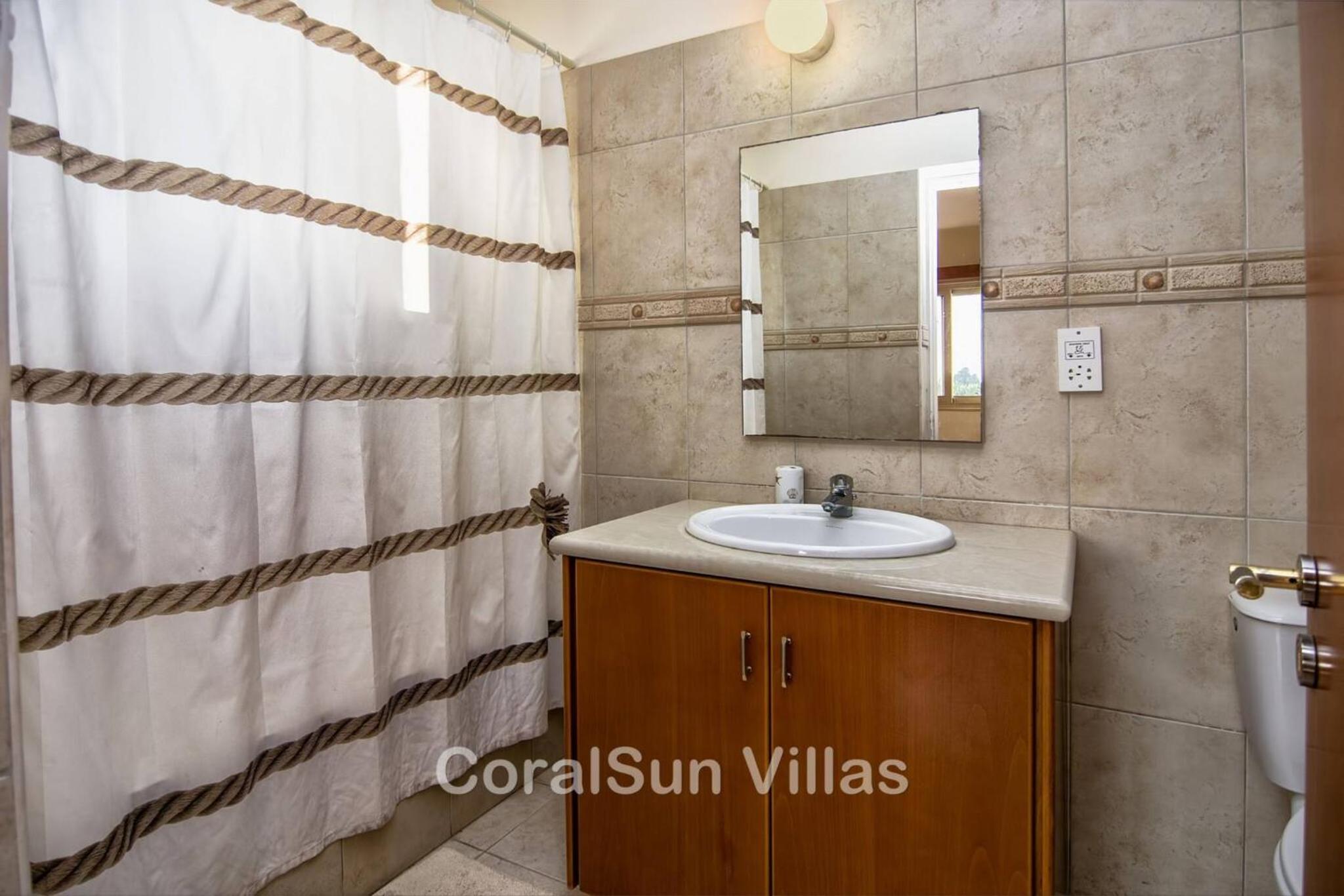Amazing Pool, Complete Privacy, Amenities and Beach nearby