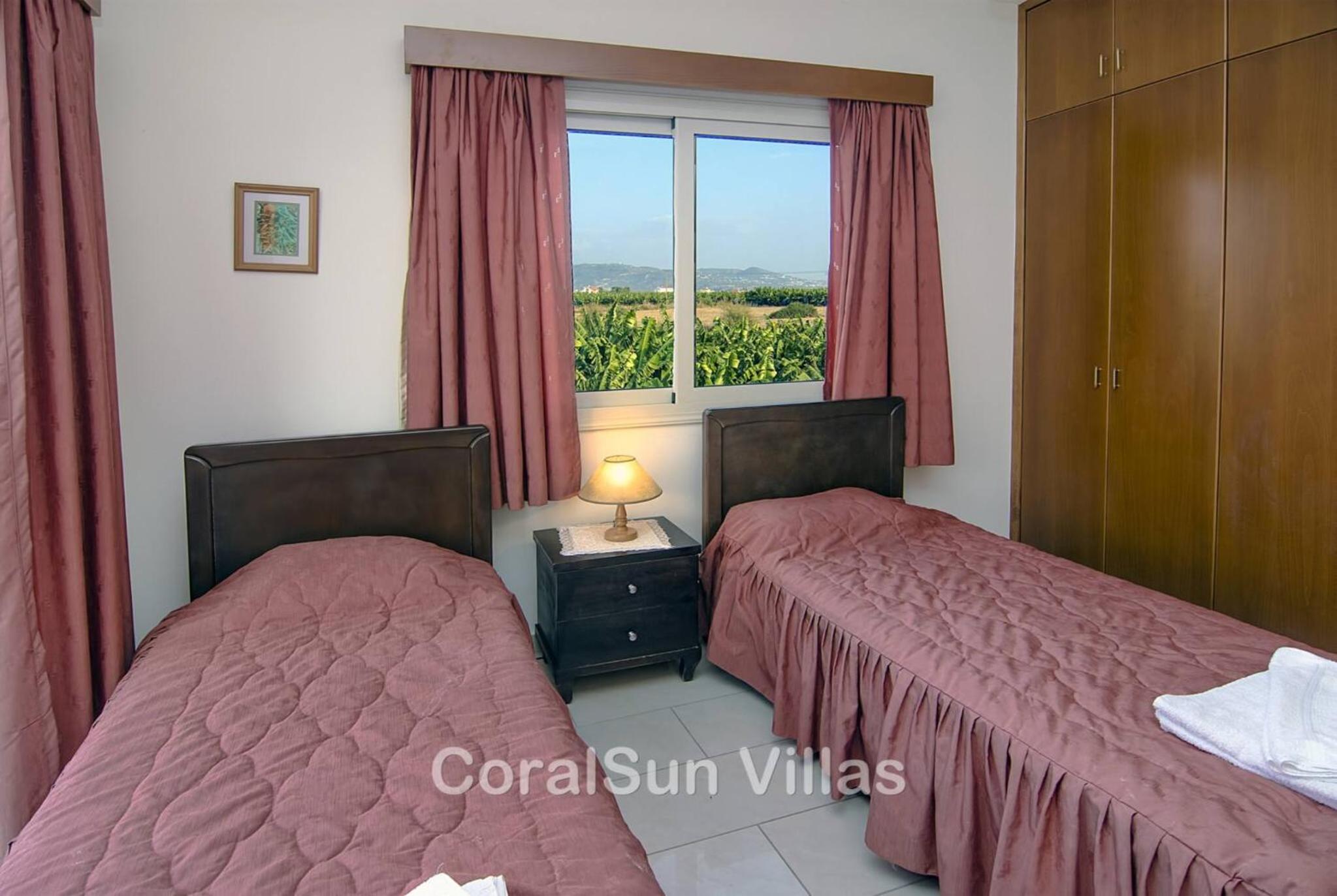 Amazing Pool, Complete Privacy, Amenities and Beach nearby