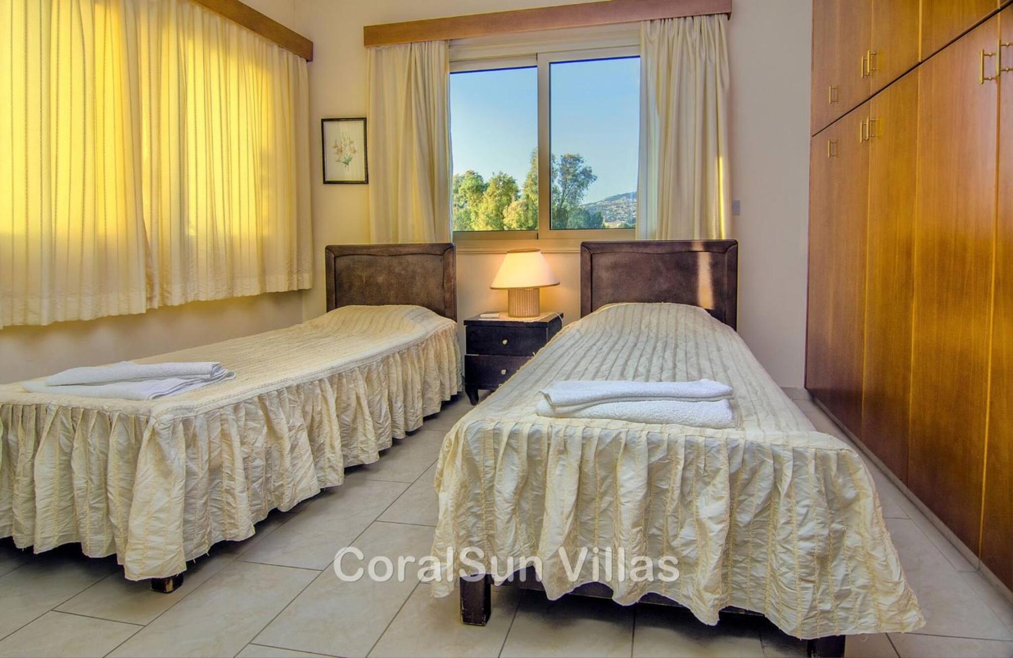 Amazing Pool, Complete Privacy, Amenities and Beach nearby