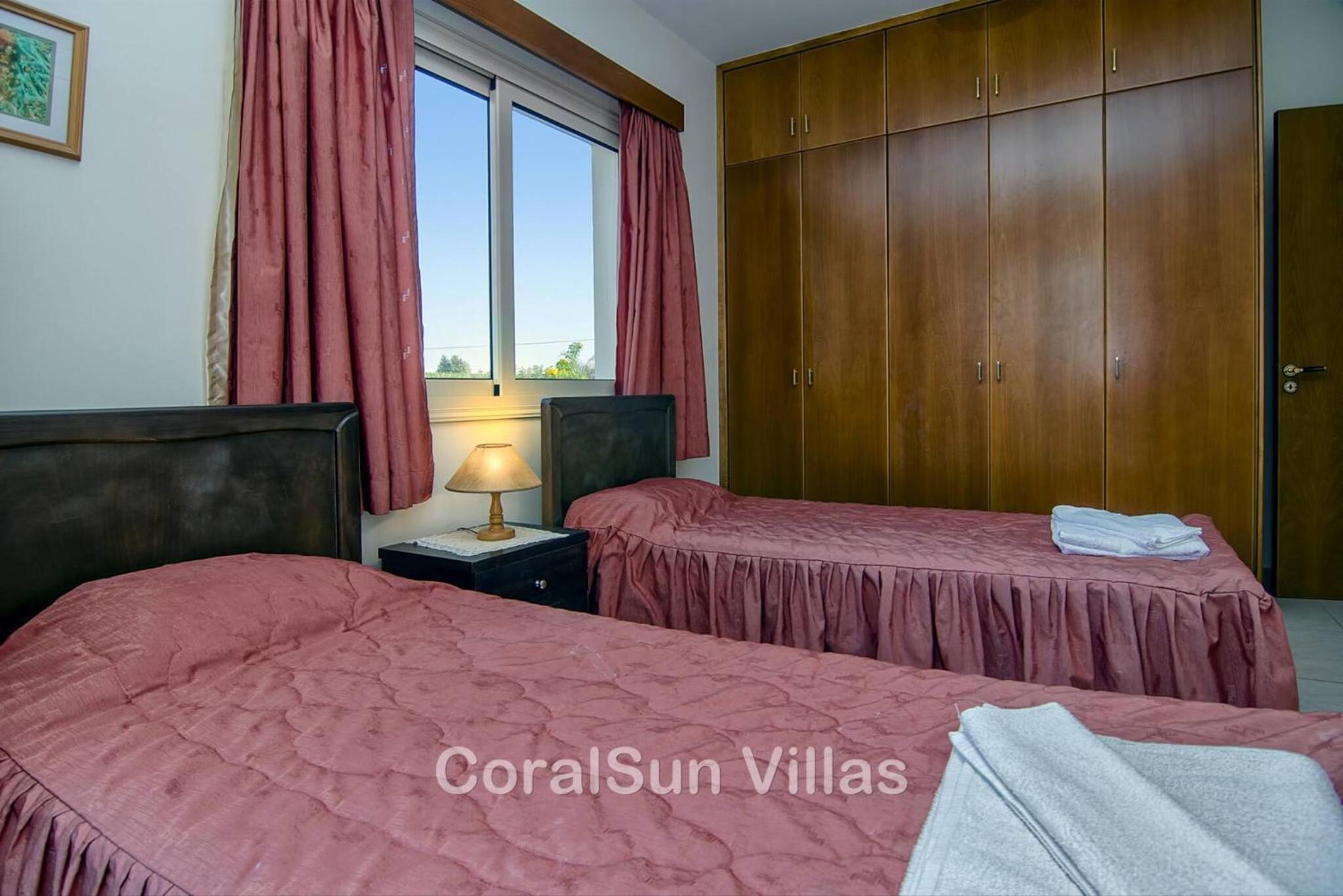 Amazing Pool, Complete Privacy, Amenities and Beach nearby