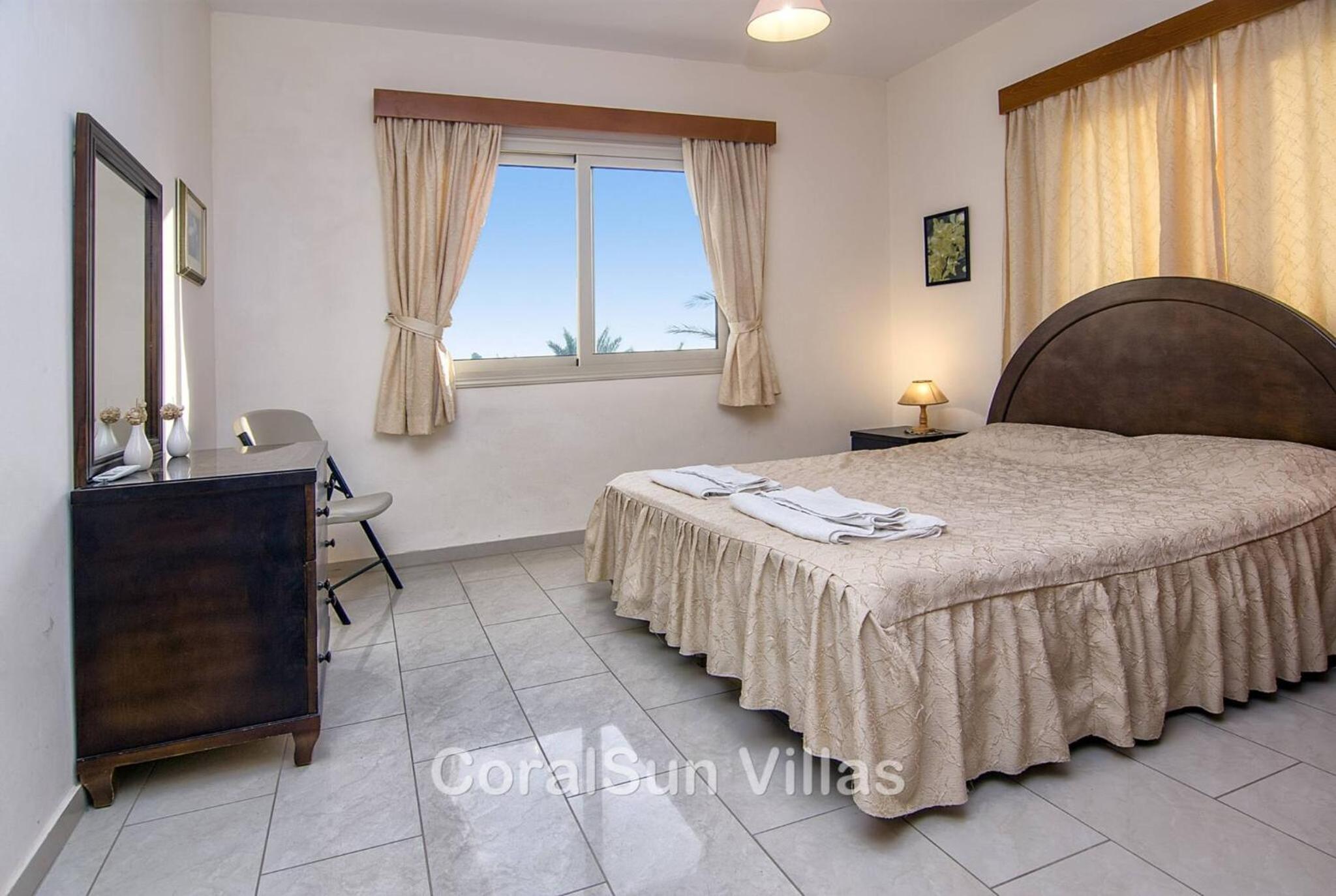 Amazing Pool, Complete Privacy, Amenities and Beach nearby