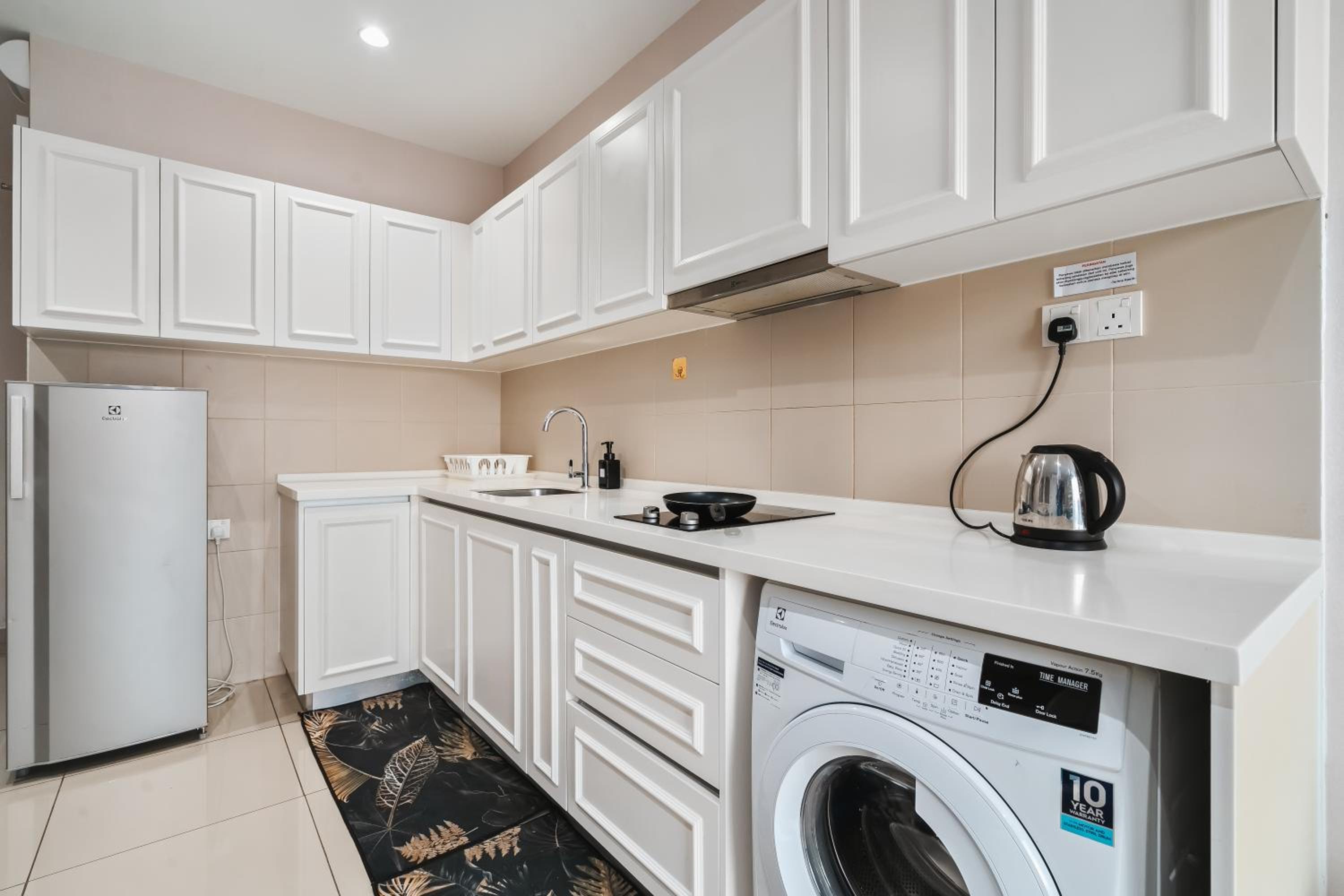 HostaHome Suites at I-City, Central Mall photo 2