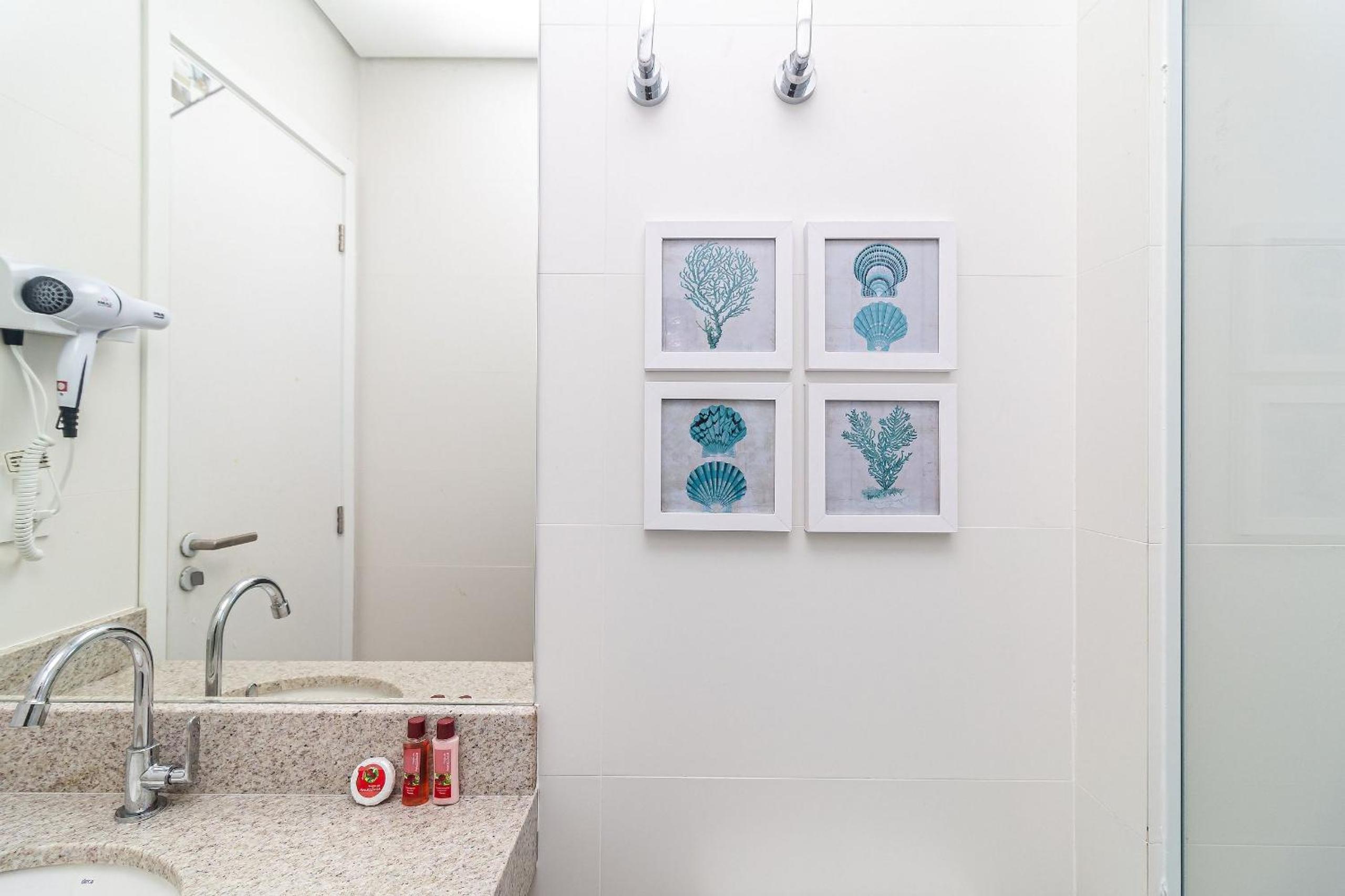 Apartamento Aconchegante e Elegante com Ar-Condicionado, Piscina, Garagem e Varanda Gourmet a 3 min da Praia