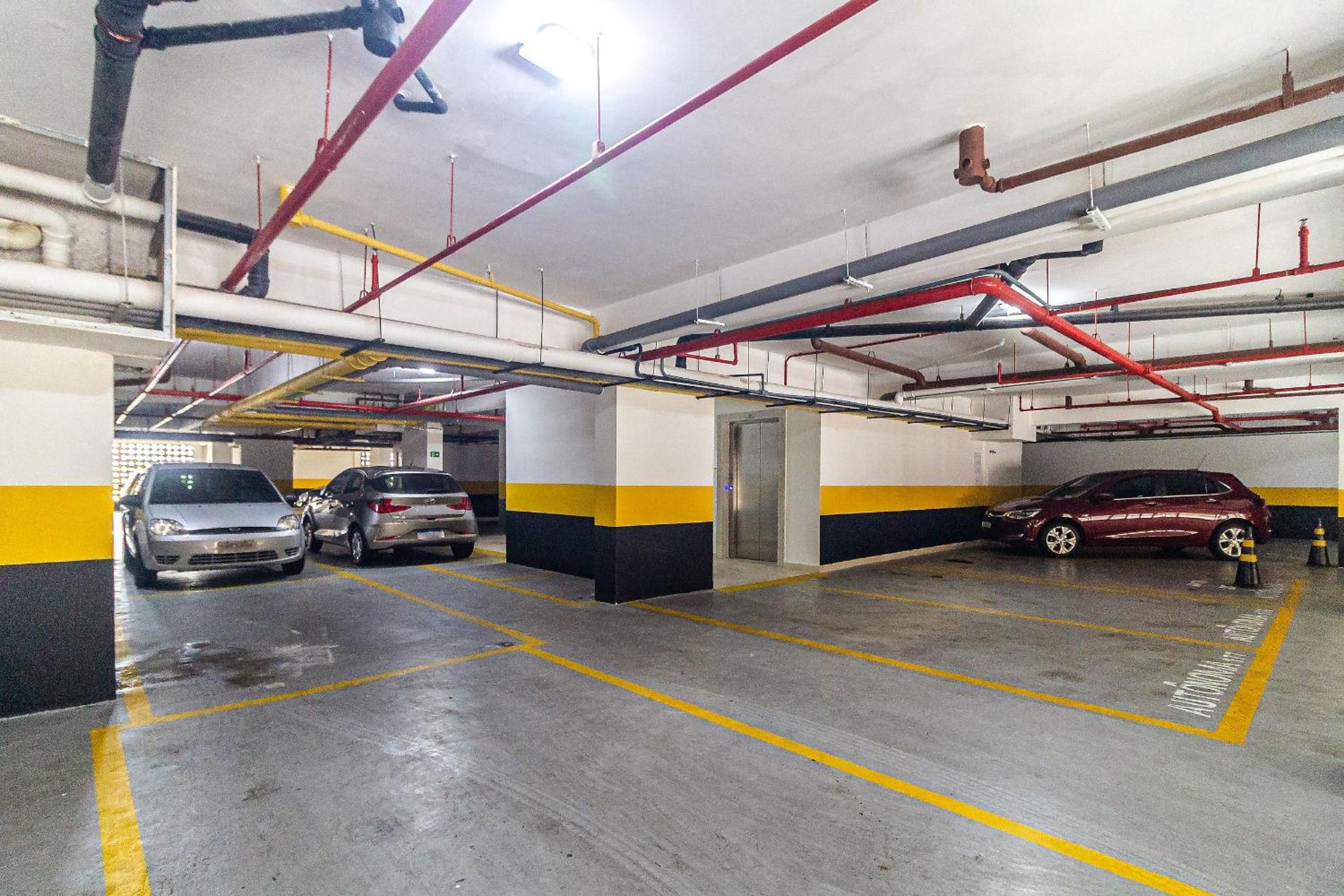 Apartamento Aconchegante e Elegante com Ar-Condicionado, Piscina, Garagem e Varanda Gourmet a 3 min da Praia
