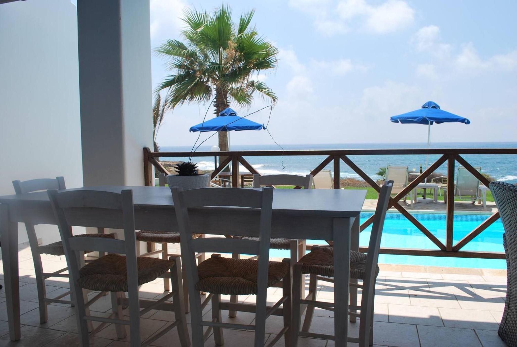 Sea Front Villa, HEATED Private Pool, Amazing location Paphos 323