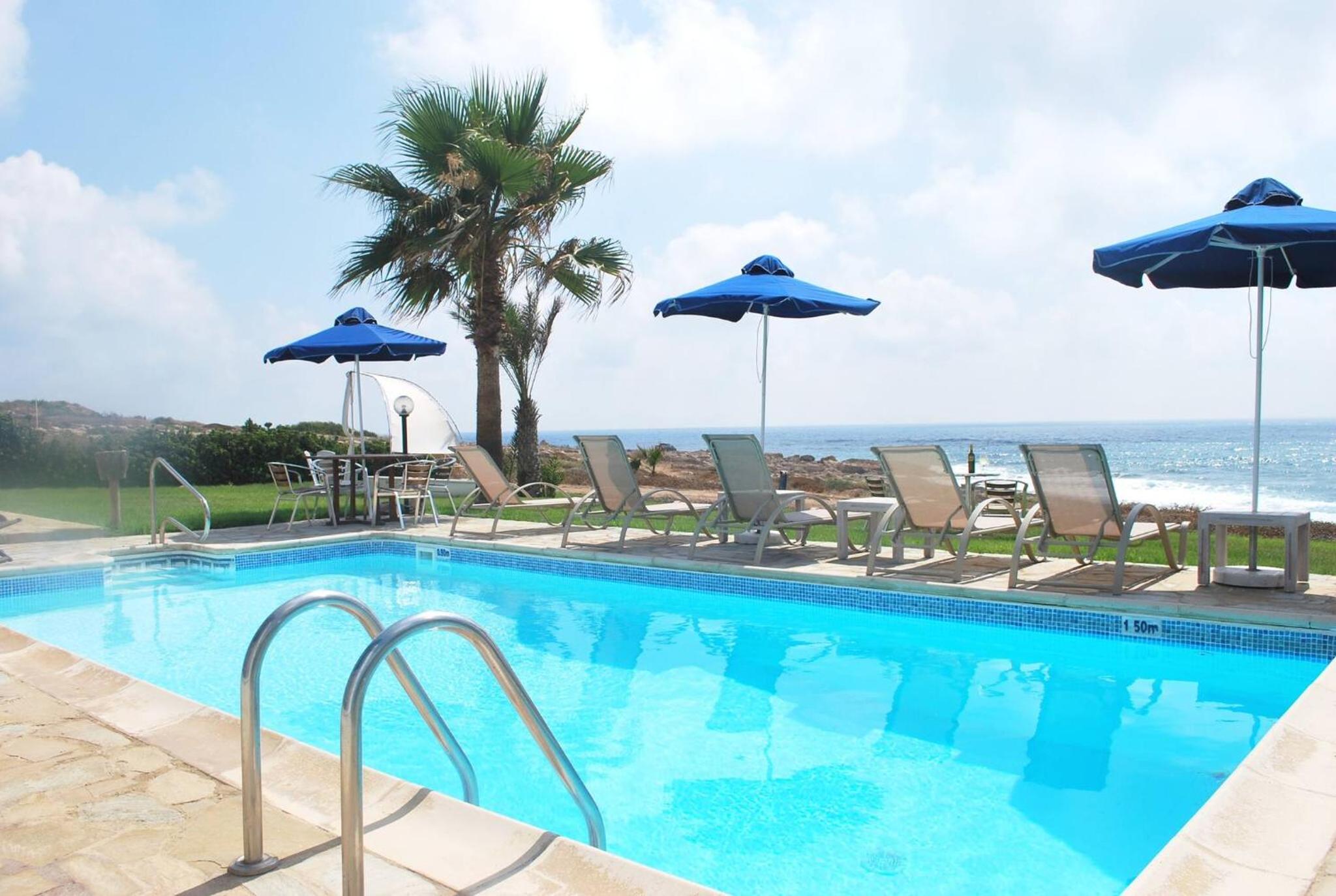 Sea Front Villa, HEATED Private Pool, Amazing location Paphos 323