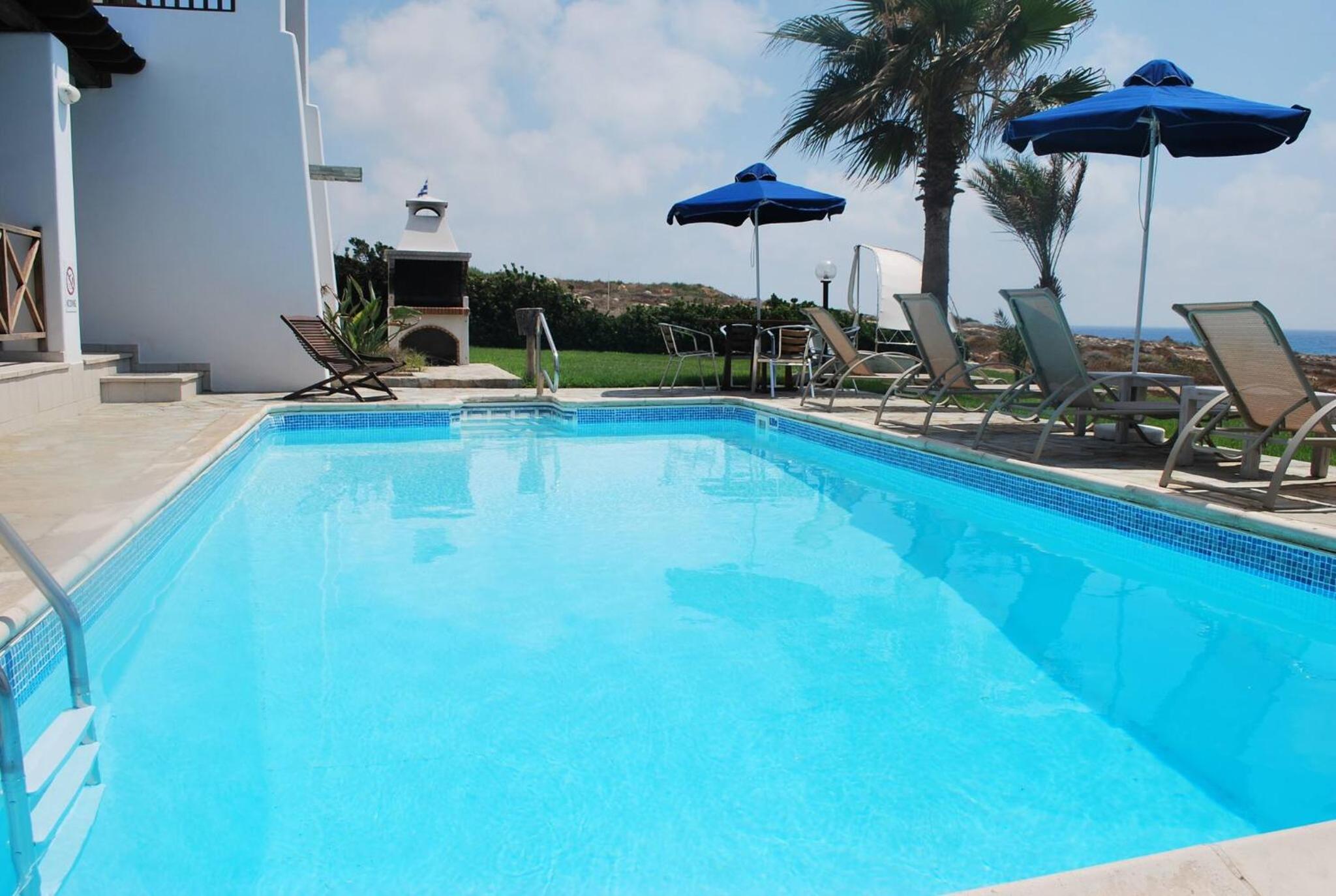 Sea Front Villa, HEATED Private Pool, Amazing location Paphos 323