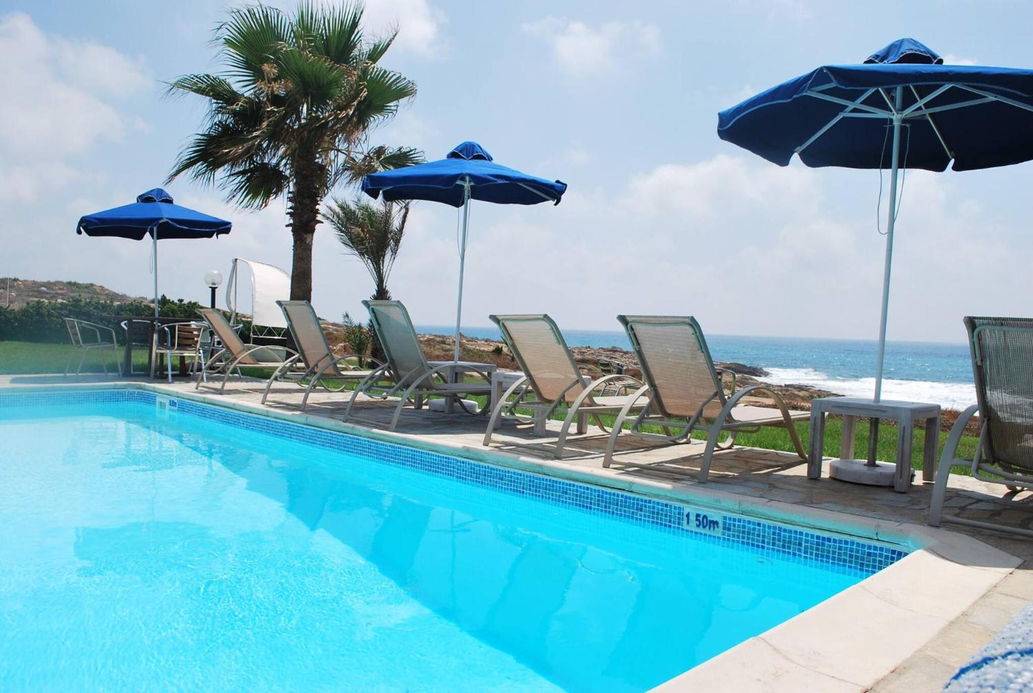 Sea Front Villa, HEATED Private Pool, Amazing location Paphos 323