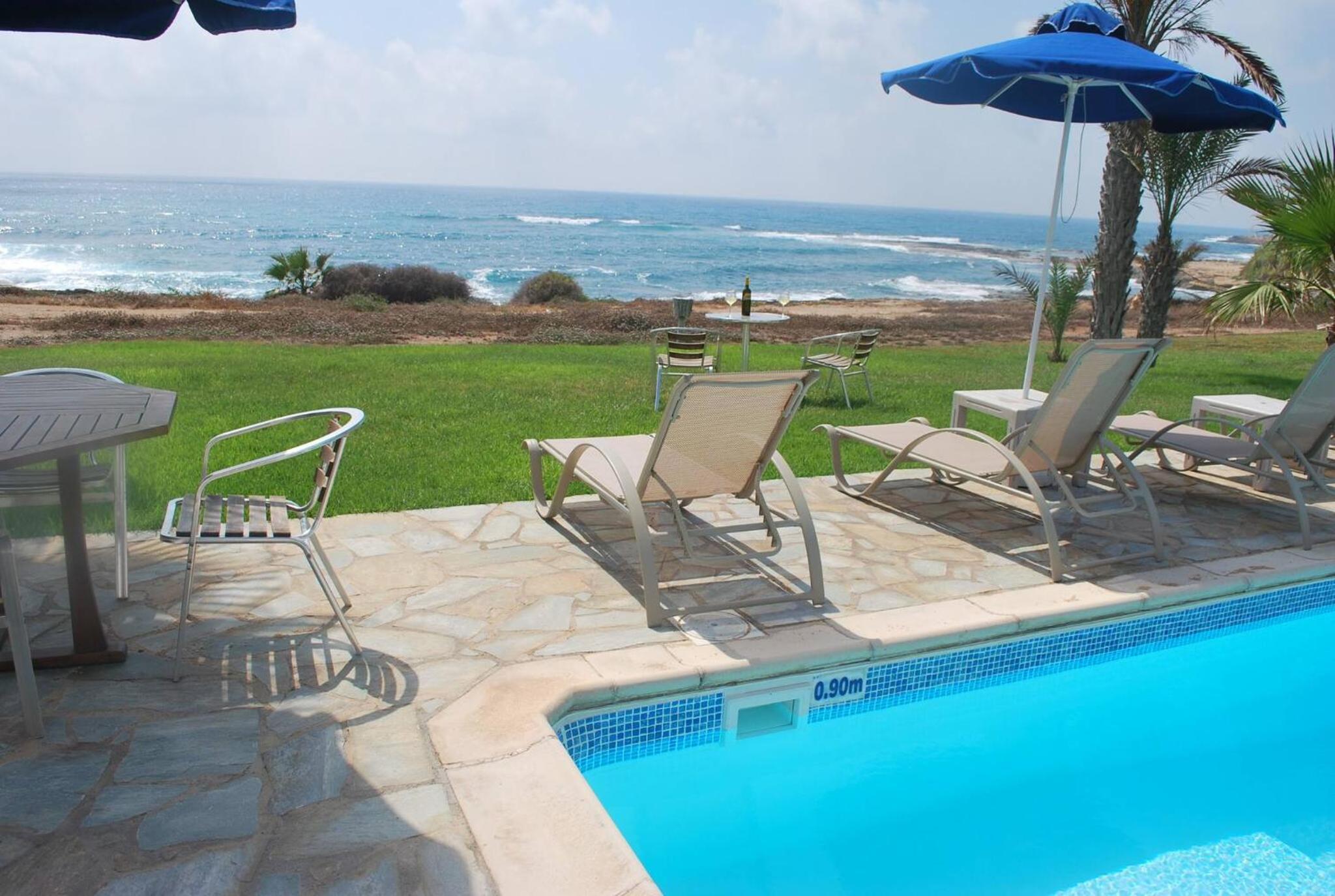 Sea Front Villa, HEATED Private Pool, Amazing location Paphos 323