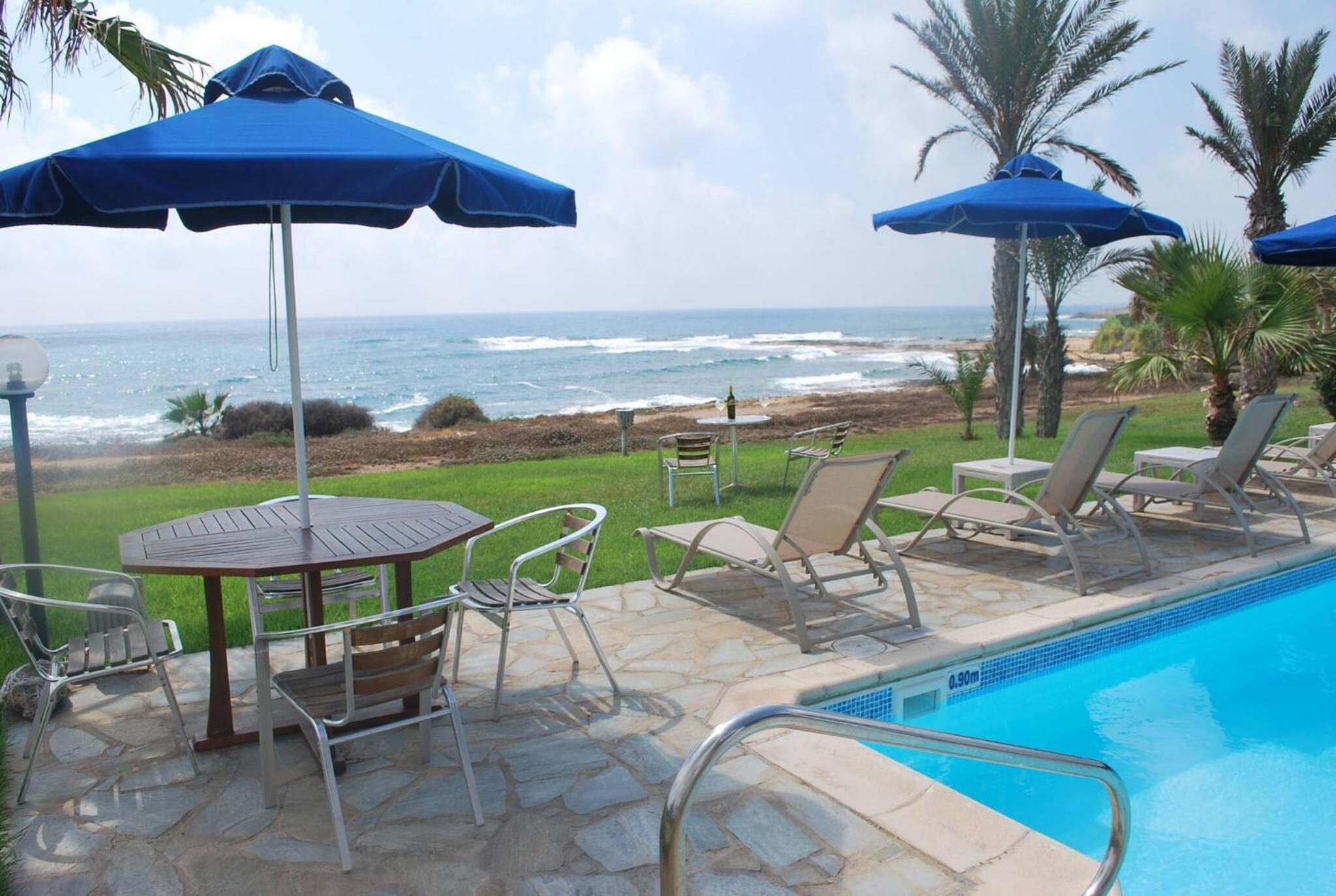 Sea Front Villa, HEATED Private Pool, Amazing location Paphos 323