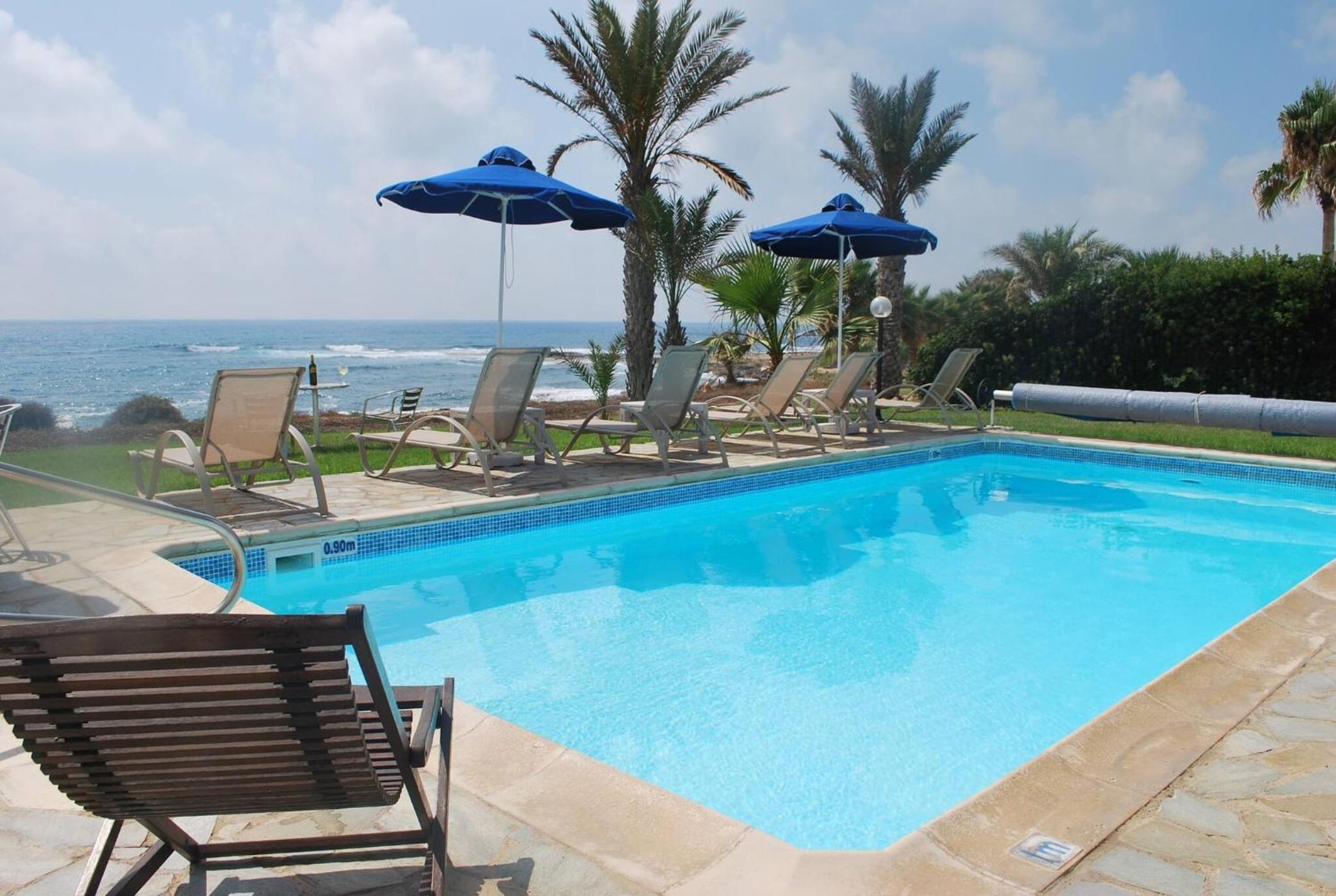 Sea Front Villa, HEATED Private Pool, Amazing location Paphos 323